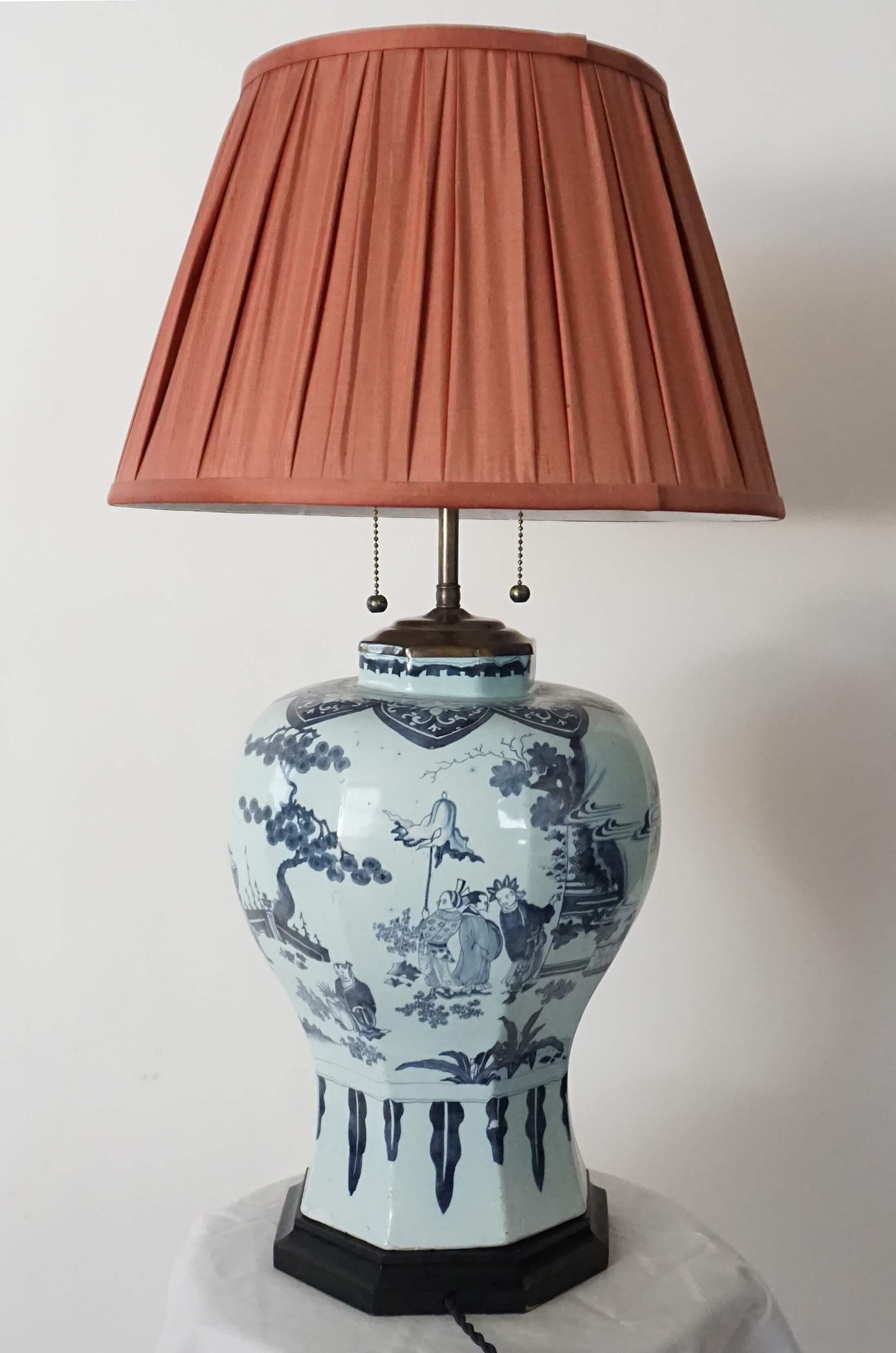 delft blue lamp