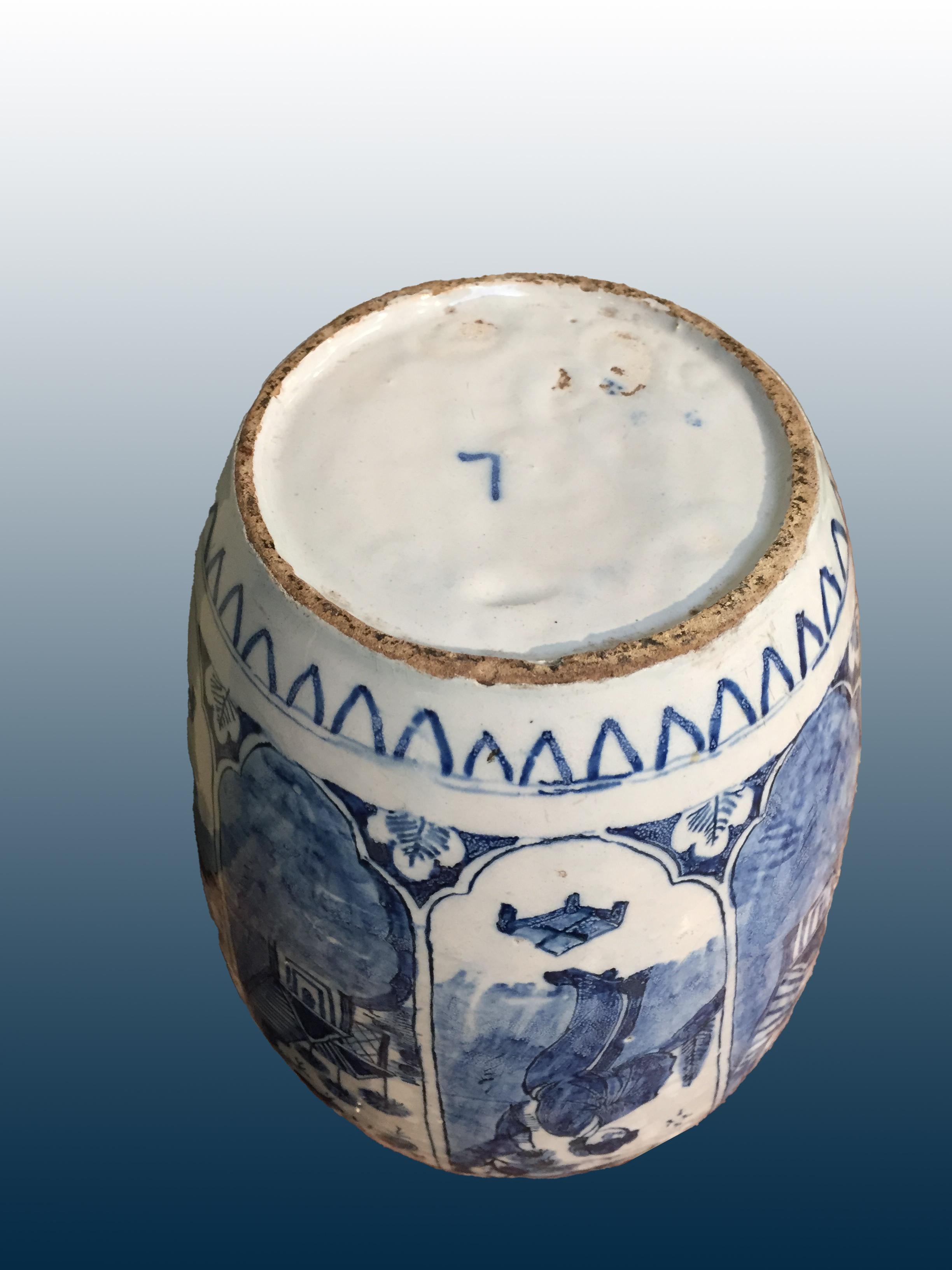 Blue and White Dutch Delft Lidded Jar in Chinoiserie, Early 18th Century For Sale 1