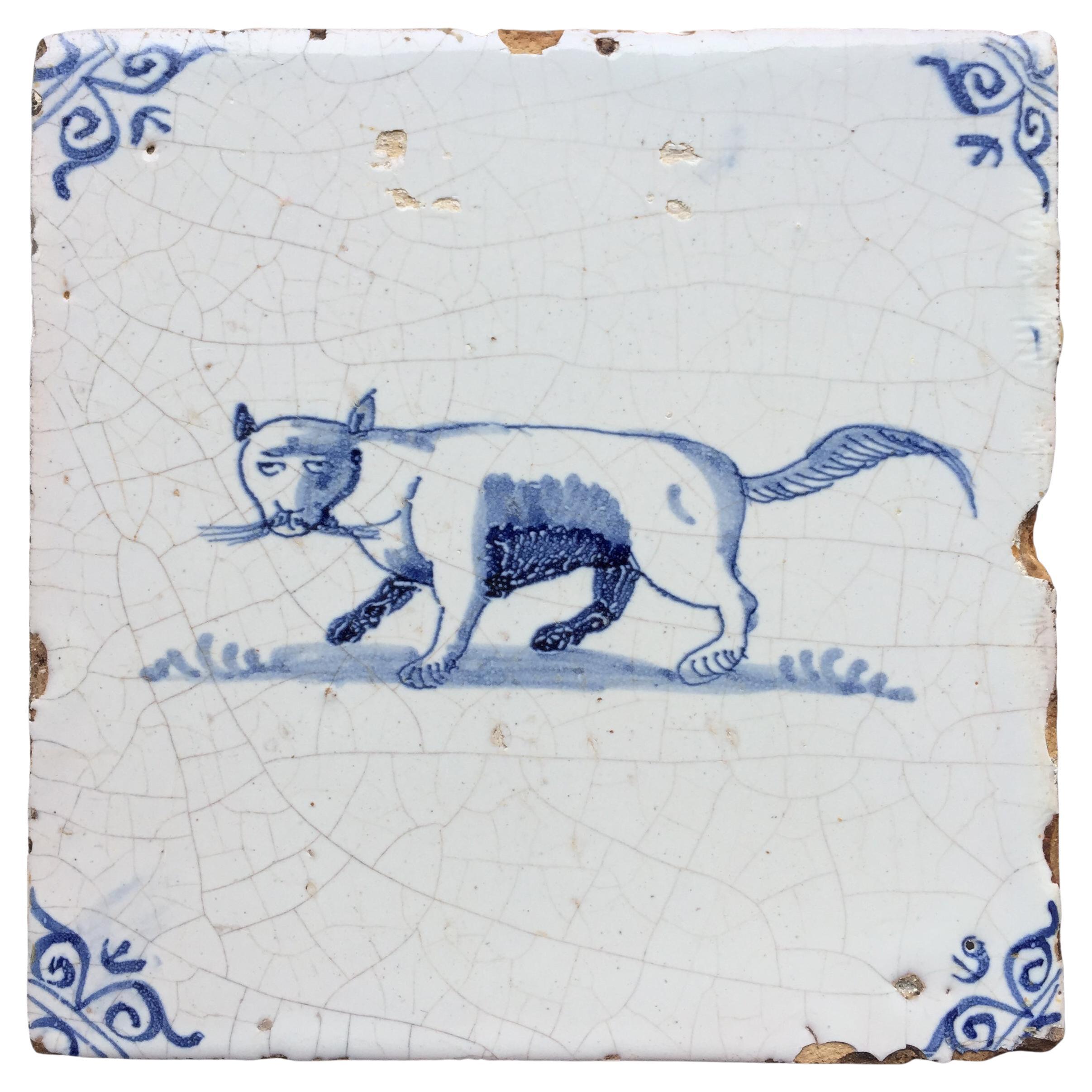 Blau-weiße holländische Delft Fliese mit Katze, Mitte 17.