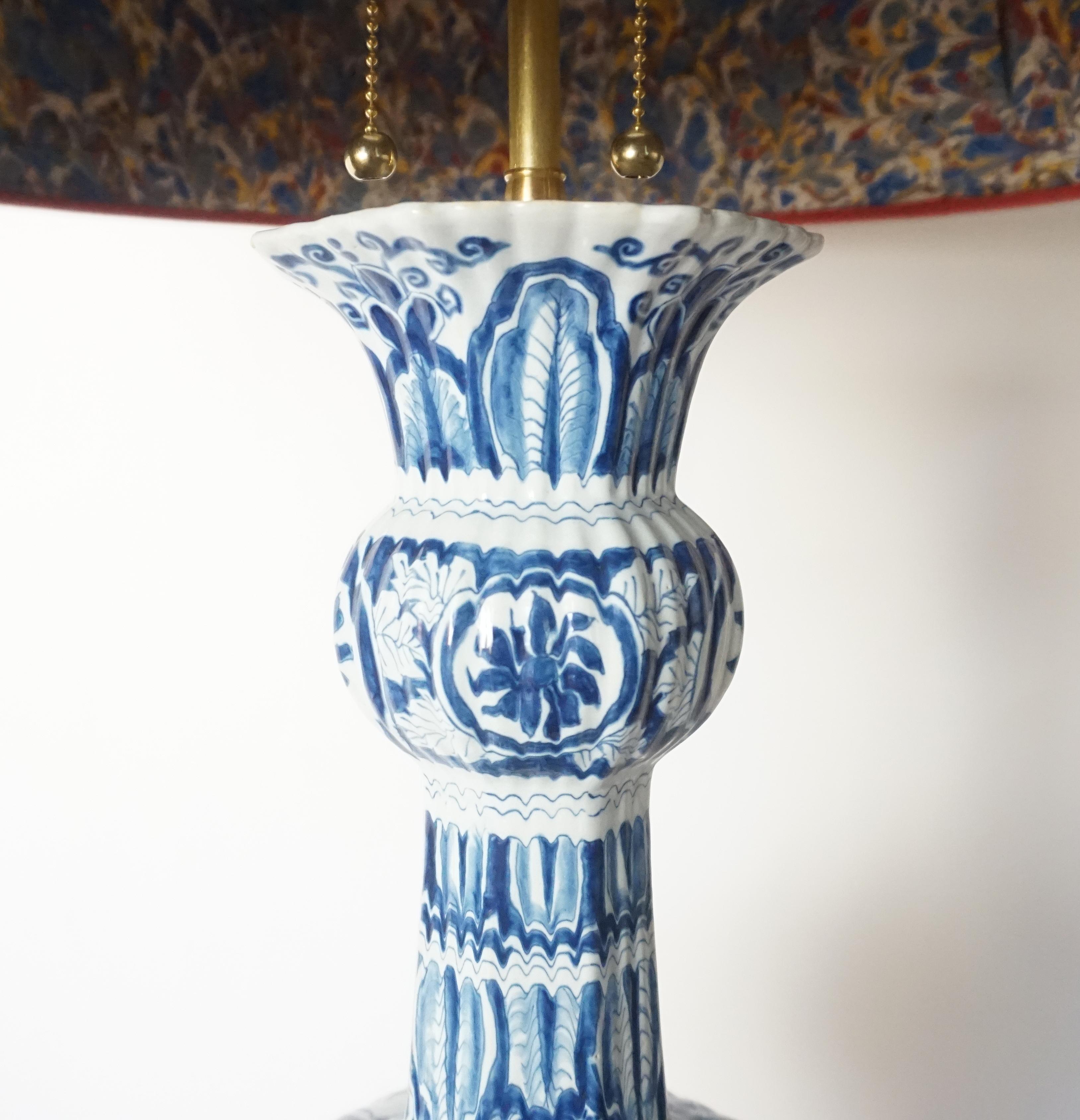 Blue and White Dutch Delft Vase Table Lamp im Zustand „Gut“ in Kinderhook, NY