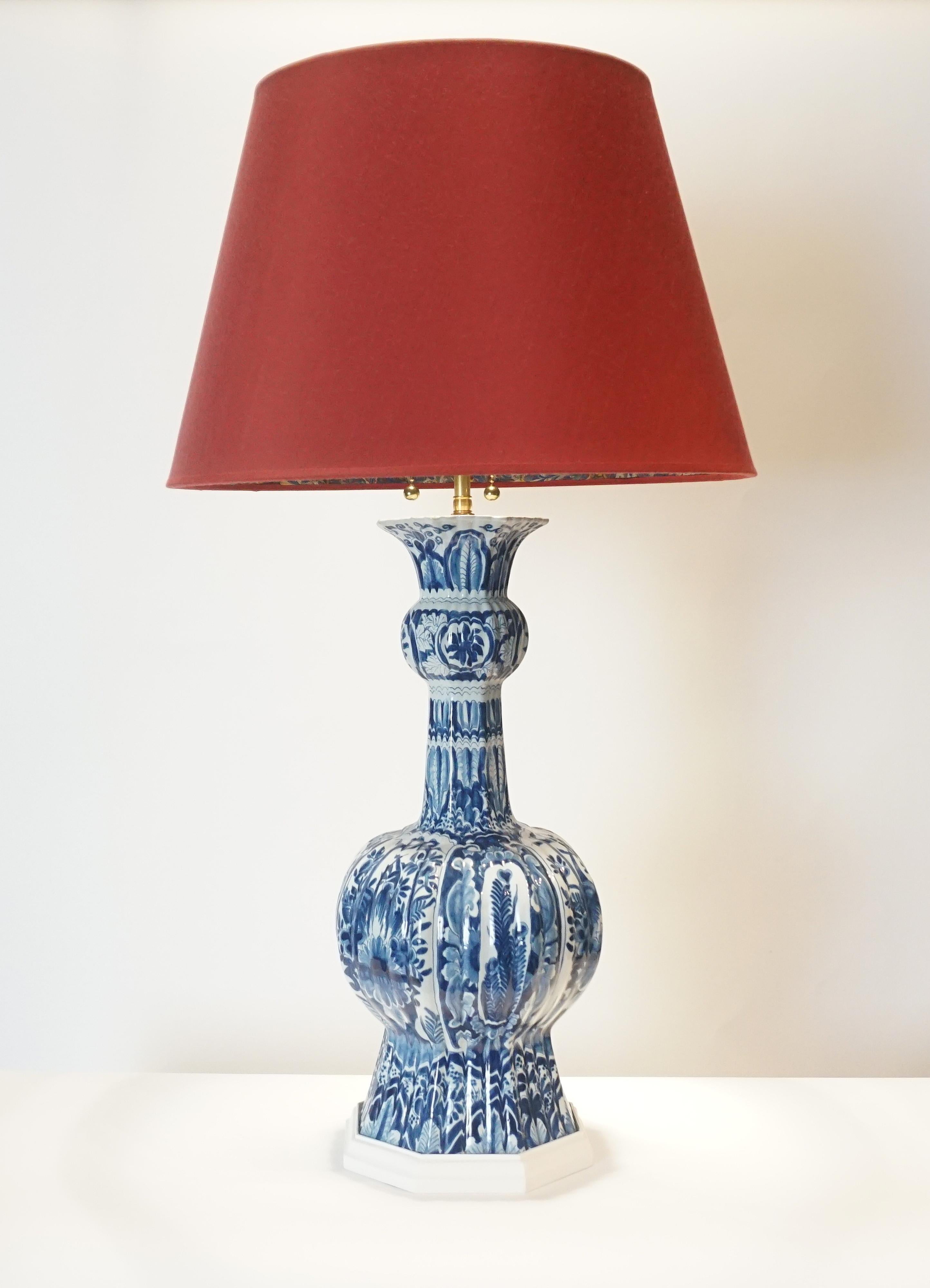 Blue and White Dutch Delft Vase Table Lamp In Good Condition In Kinderhook, NY