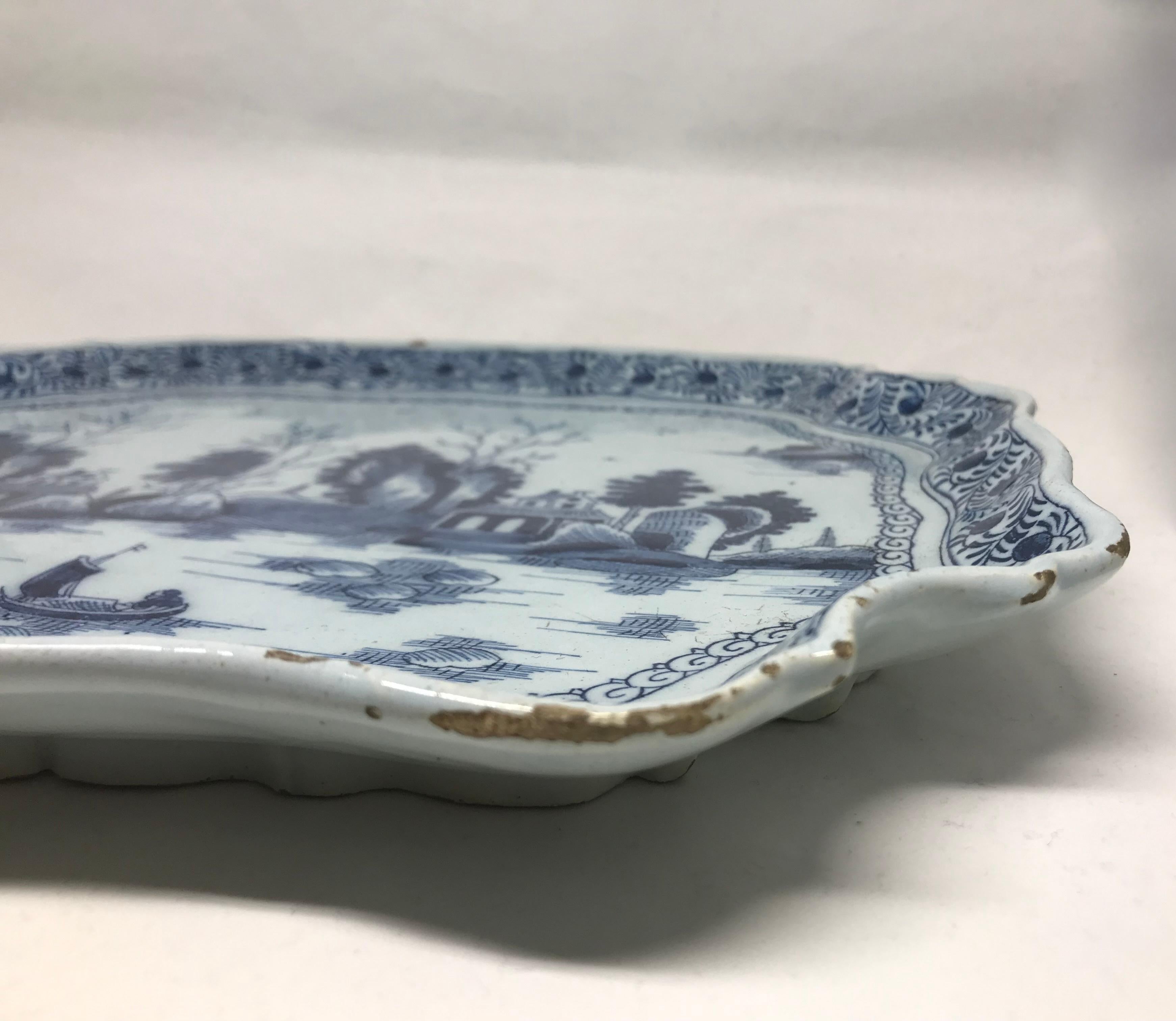 Blue and White Dutch Chinoiserie Platter In Good Condition For Sale In New York, NY