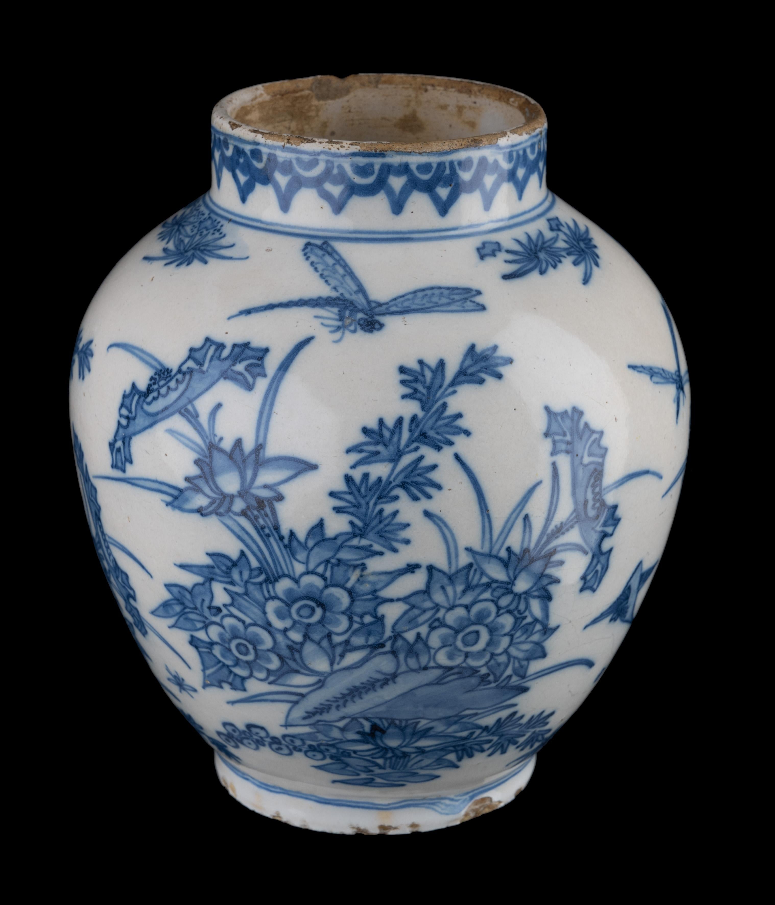 Dutch Blue and white floral chinoiserie jar Delft, 1650-1680 For Sale