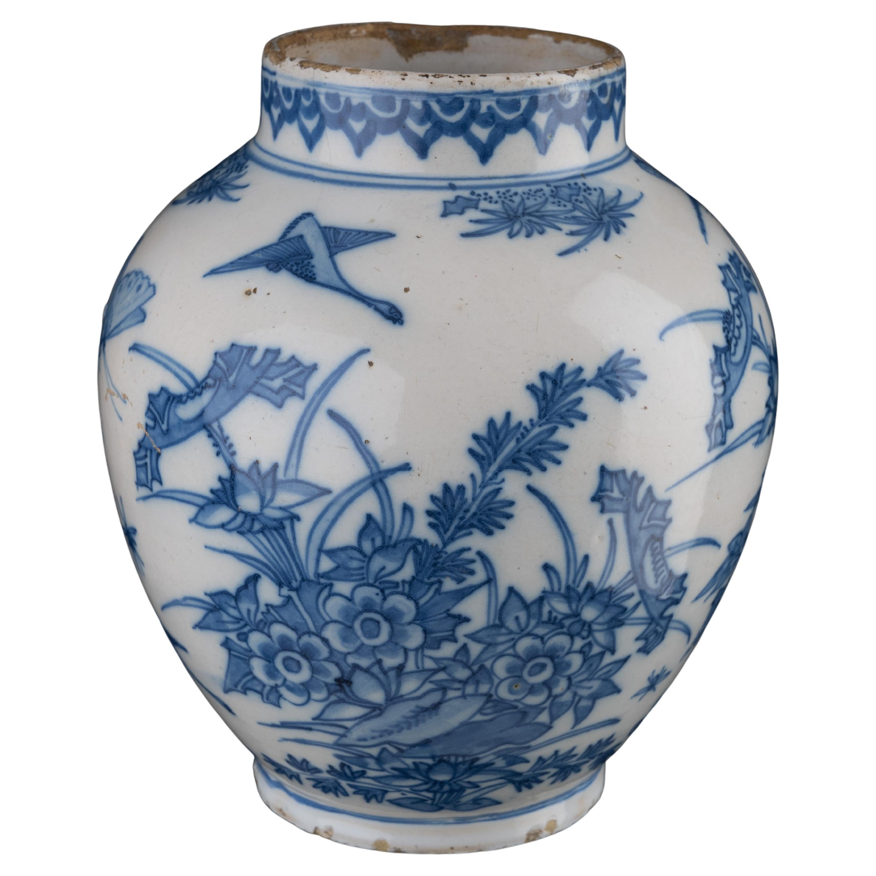 Blue and white floral chinoiserie jar Delft, 1650-1680 For Sale