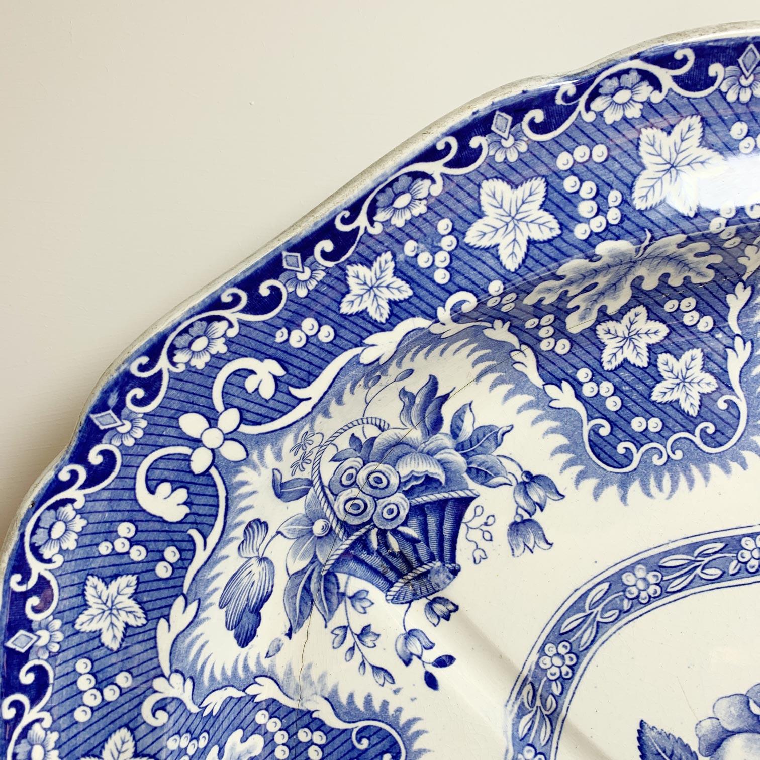 Plato Floral Azul y Blanco Spode Inglaterra Victoriano temprano en venta