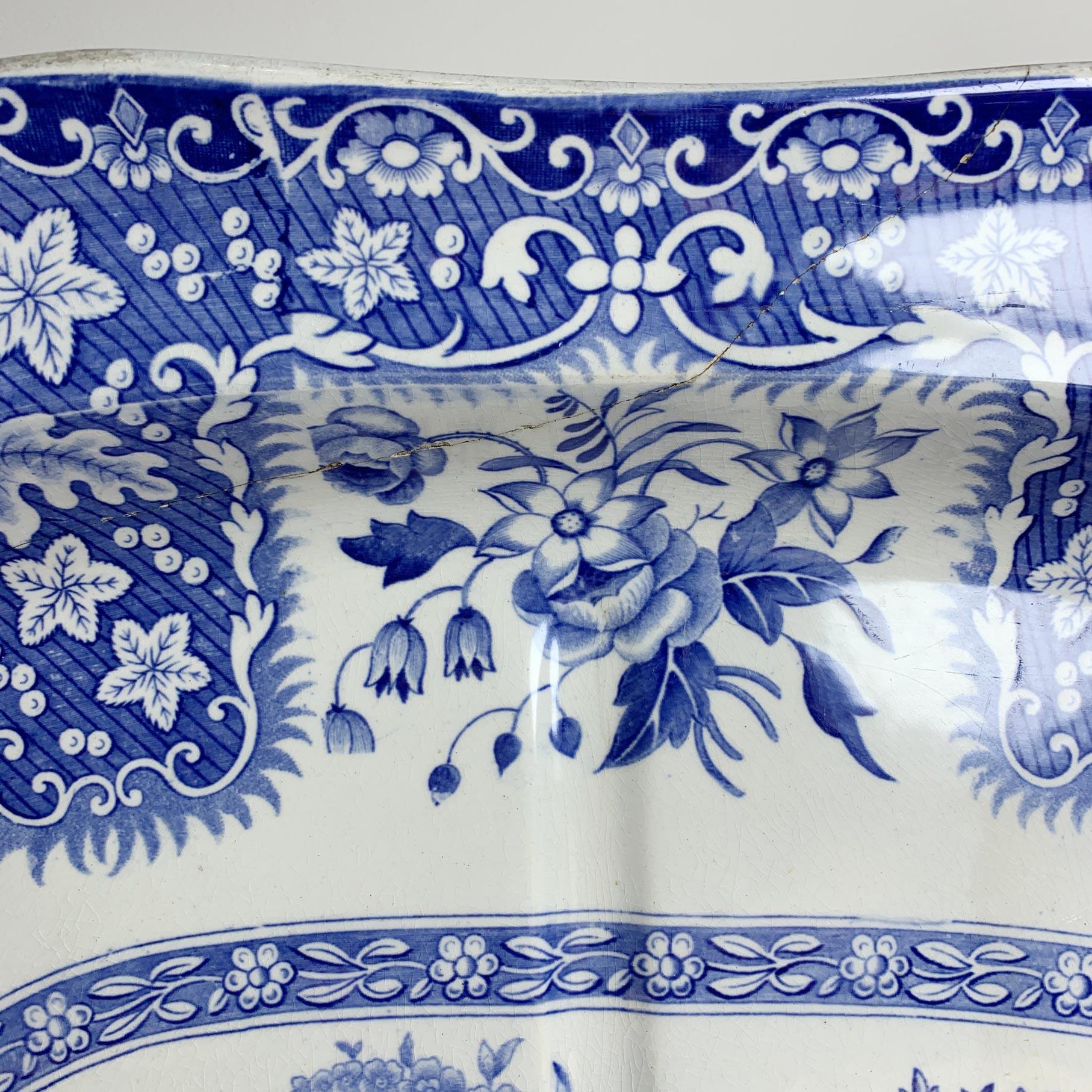 Plato Floral Azul y Blanco Spode Inglaterra Cerámico en venta