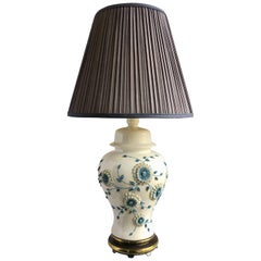 Lampe de table à pot à gingembre en porcelaine à motifs floraux bleus et blancs