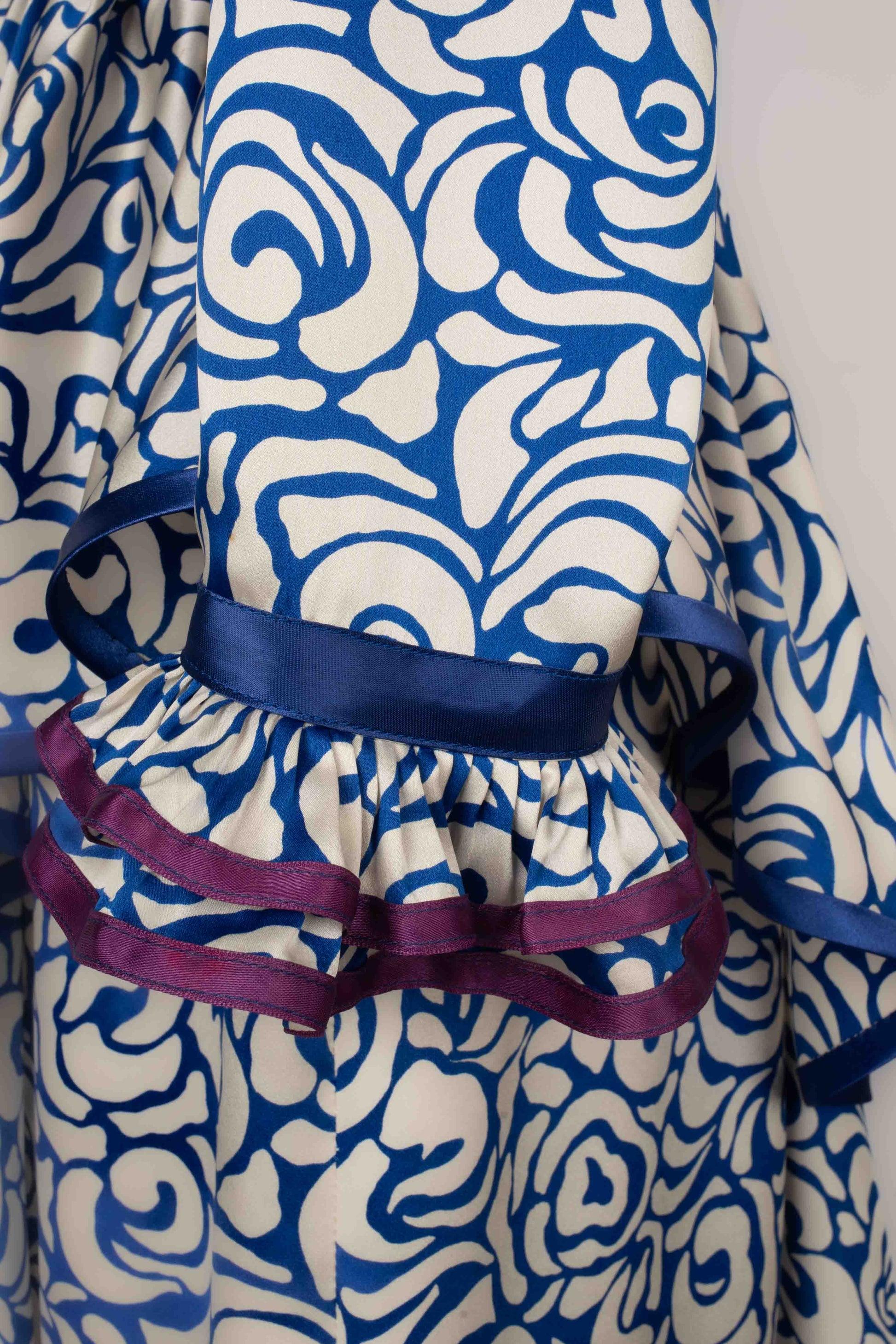 Blue and white Flounced Printed Silk Dress with Purple and Blue Satin Braids For Sale 3