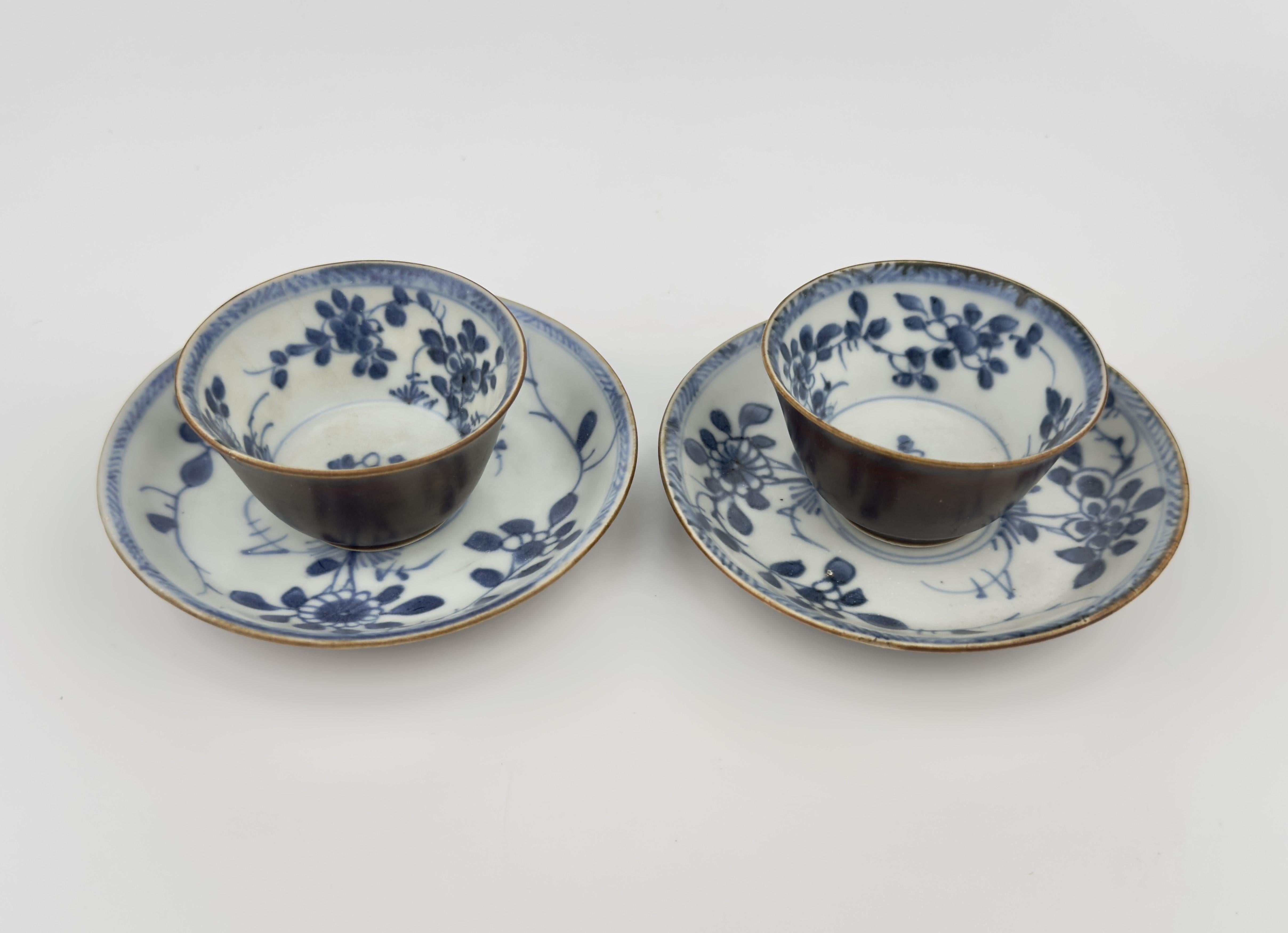Service à thé bleu et blanc à motif de fleurs C 1725, Dynastie Qing, époque Yongzheng en vente 3