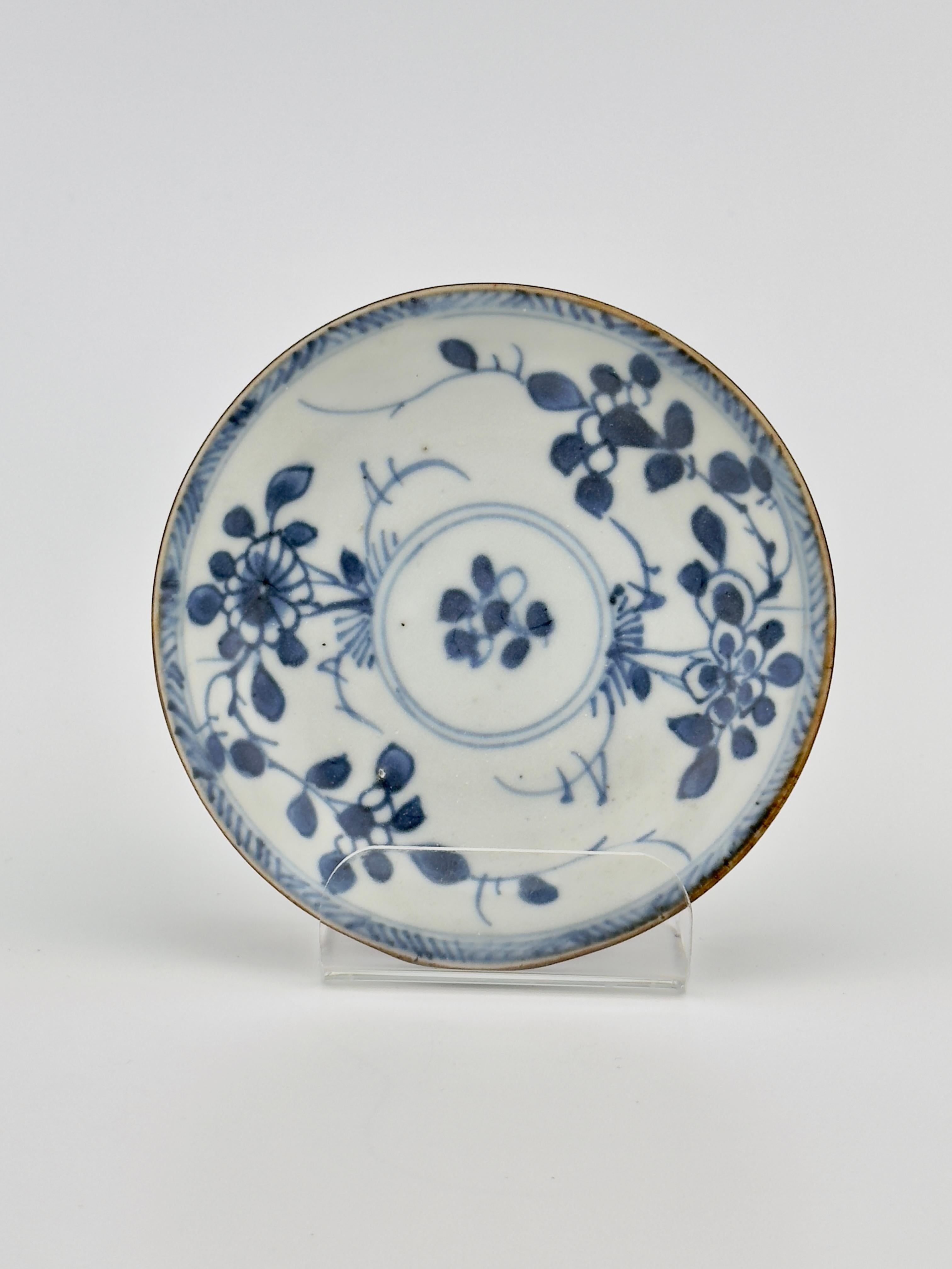 Service à thé bleu et blanc à motif de fleurs C 1725, Dynastie Qing, époque Yongzheng en vente 6