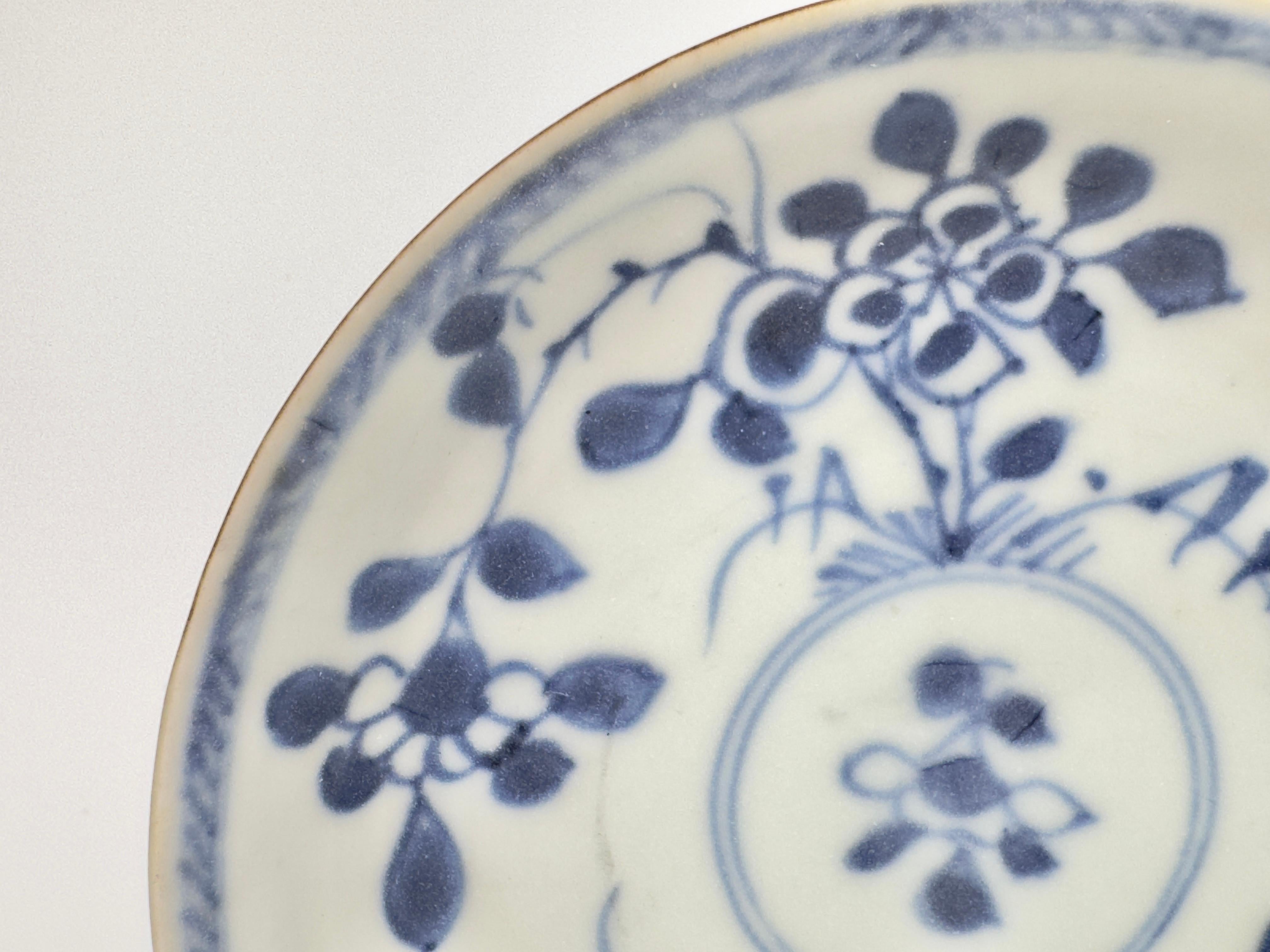 Début du XVIIIe siècle Service à thé bleu et blanc à motif de fleurs C 1725, Dynastie Qing, époque Yongzheng en vente