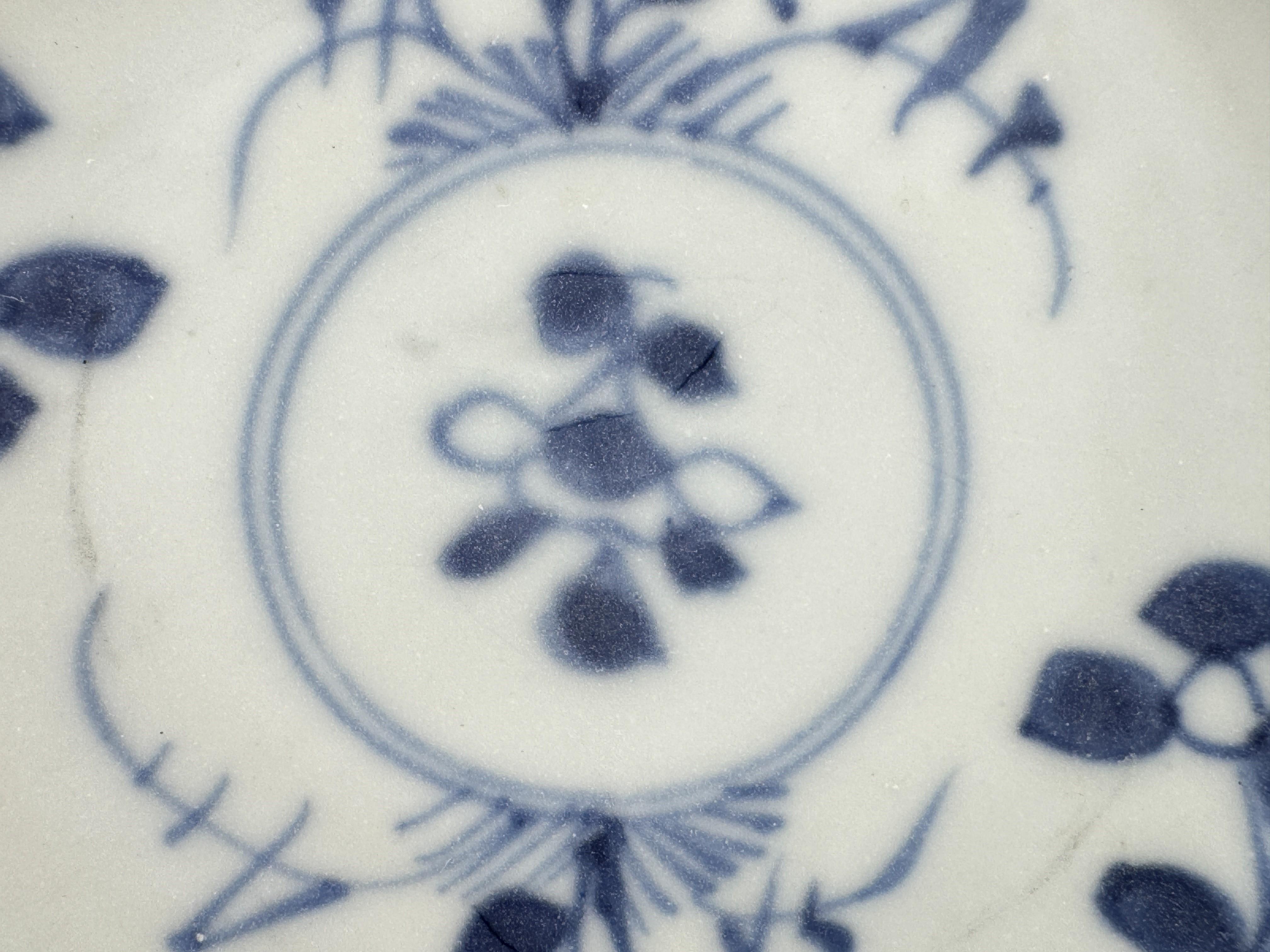 Céramique Service à thé bleu et blanc à motif de fleurs C 1725, Dynastie Qing, époque Yongzheng en vente