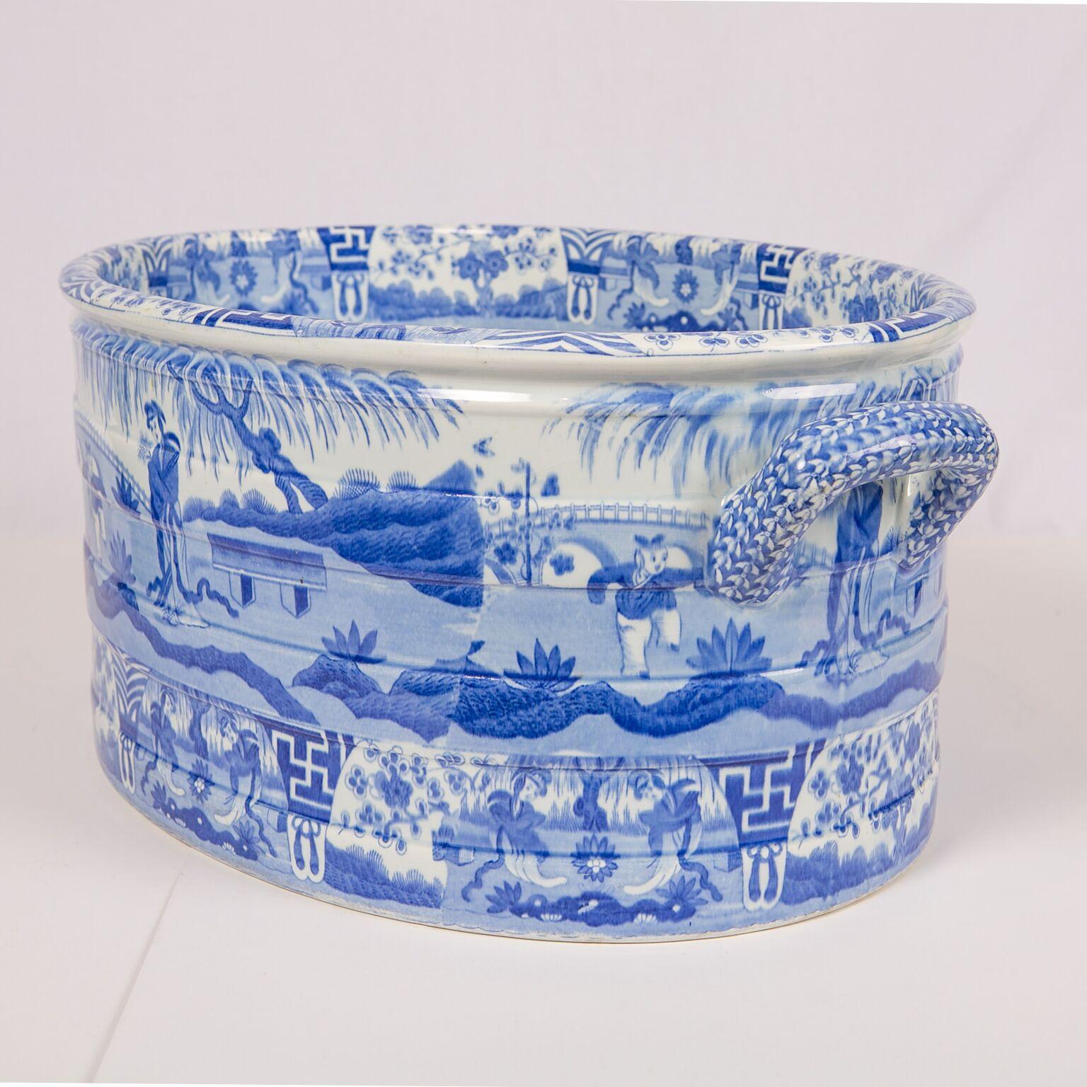 Blue and White Footbath Made by Spode in Chinoiserie Style Circa 1820 In Excellent Condition In Katonah, NY