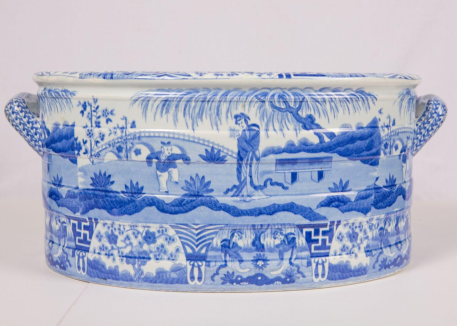 19th Century Blue and White Footbath Made by Spode in Chinoiserie Style Circa 1820