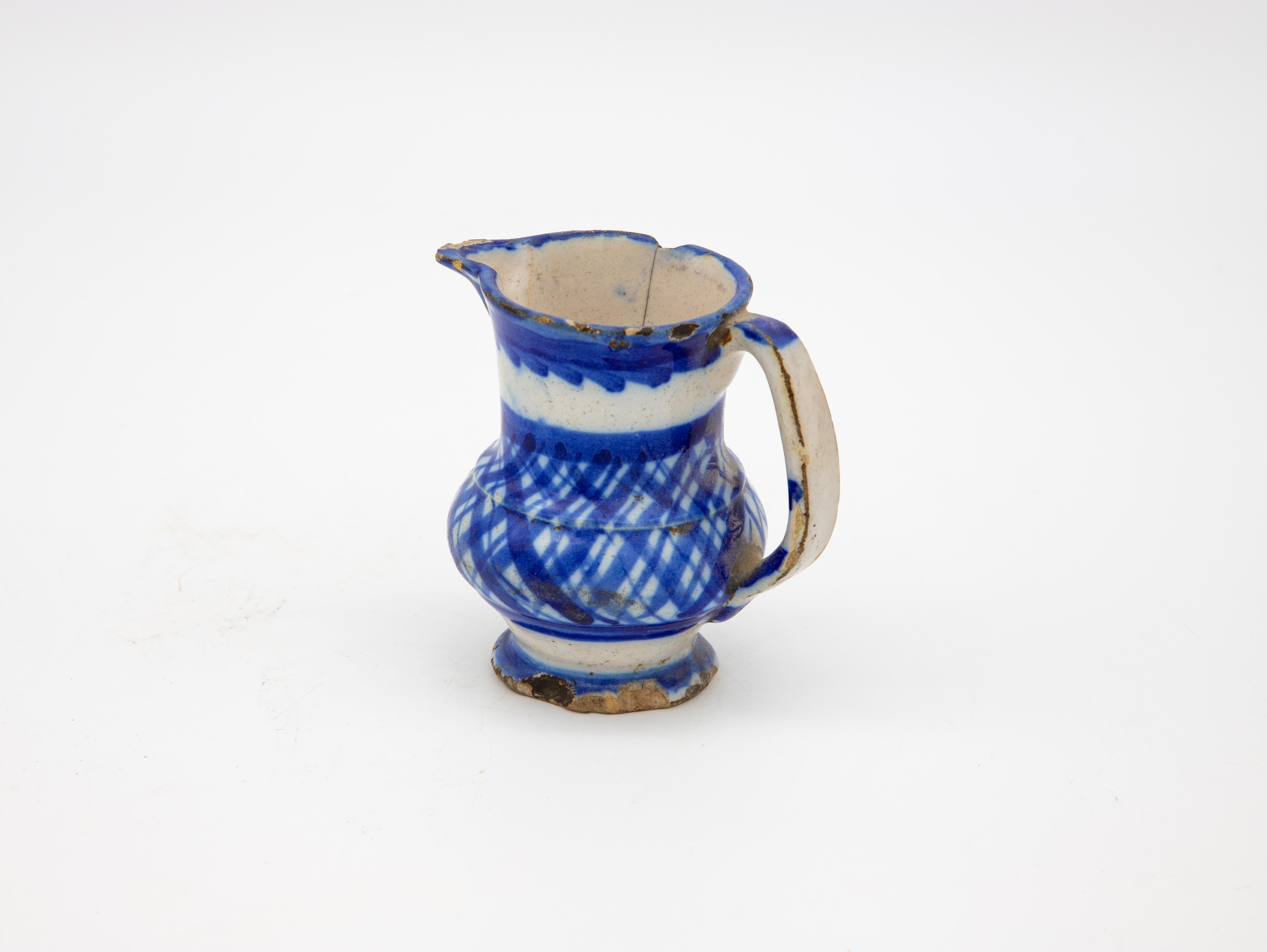 Crémier à motif de chapeau bleu et blanc Bon état - En vente à South Salem, NY