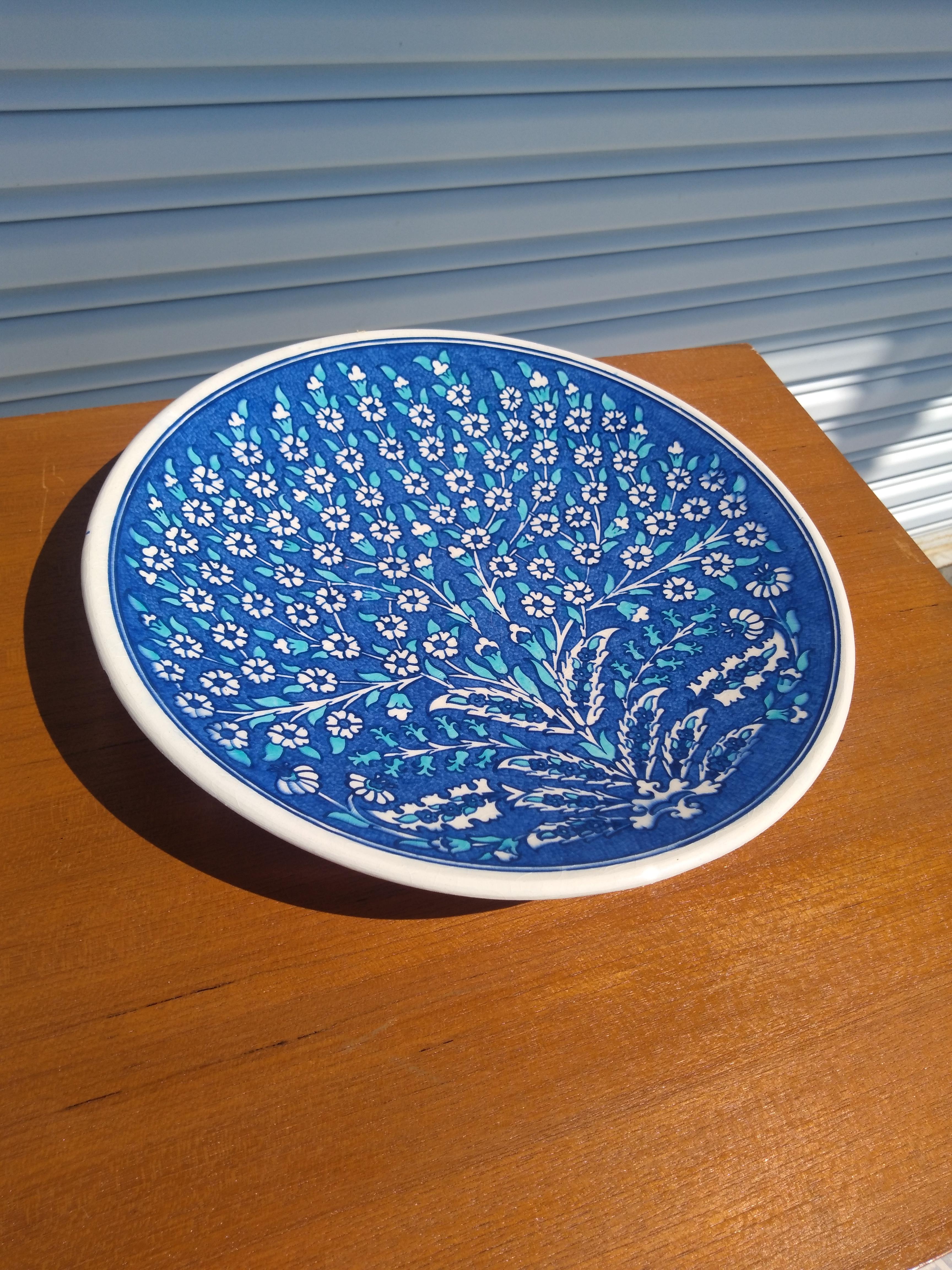 XX secolo Piatto Iznik Tree Of Life blu e bianco di Buecu Gini in vendita
