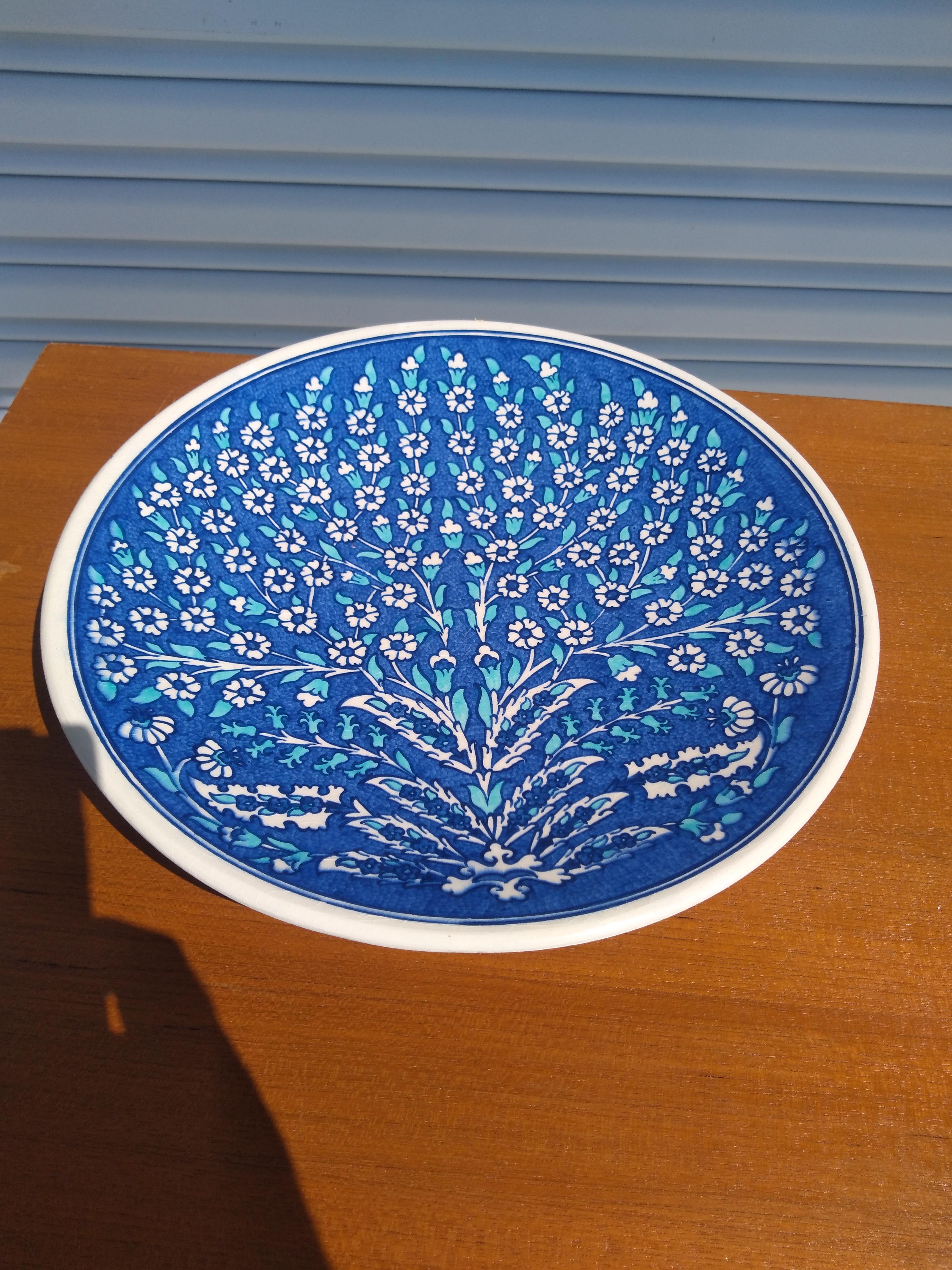 Ceramica Piatto Iznik Tree Of Life blu e bianco di Buecu Gini in vendita