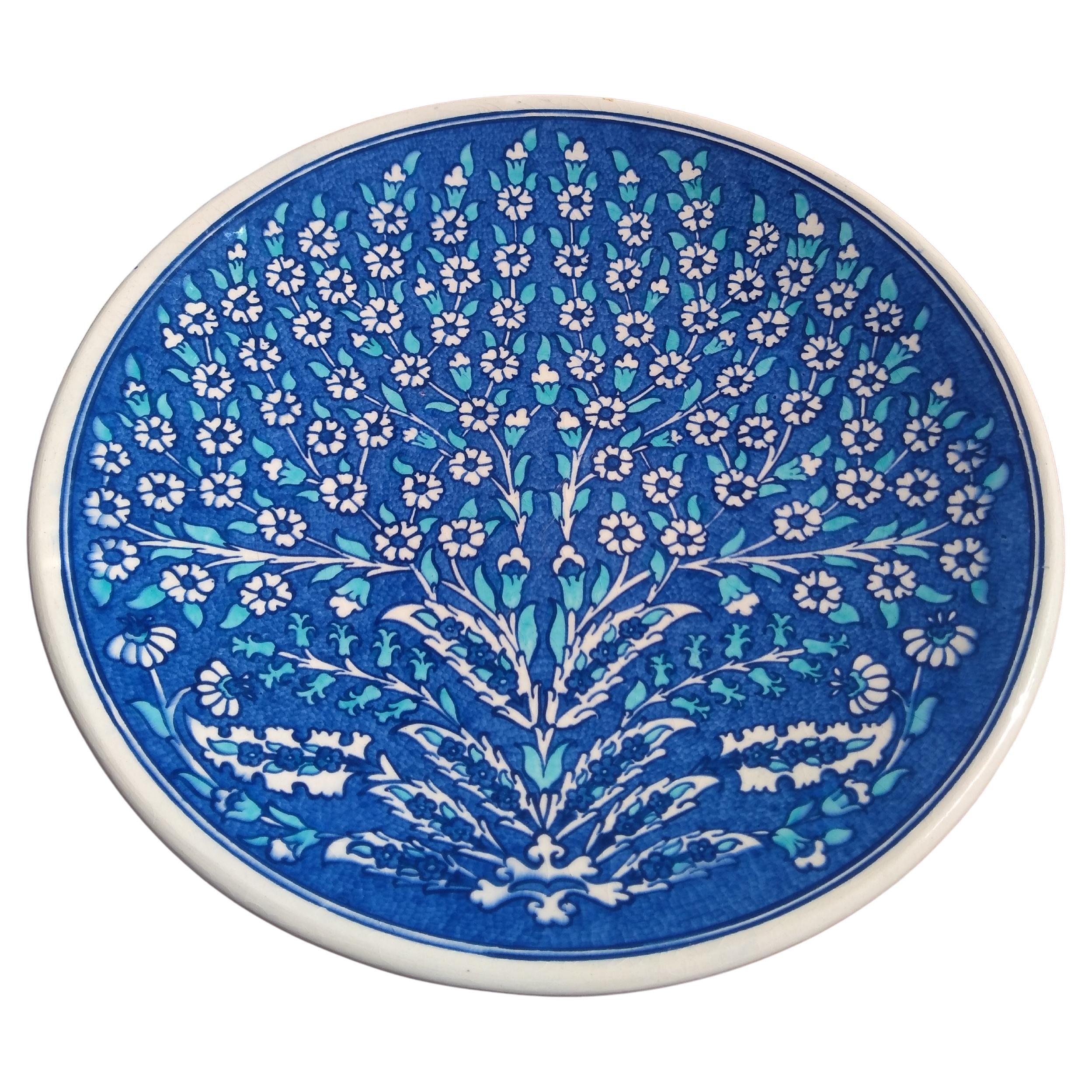 Blauer und weißer Iznik-Baum des Lebensteller von Buecu Gini