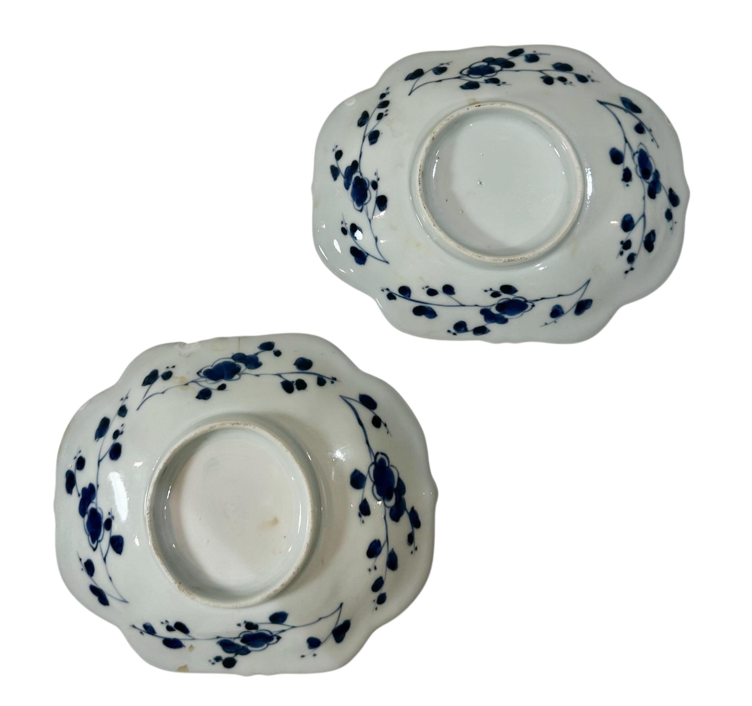 Japonais Vaisselle japonaise bleue et blanche - Lot de quatre en vente