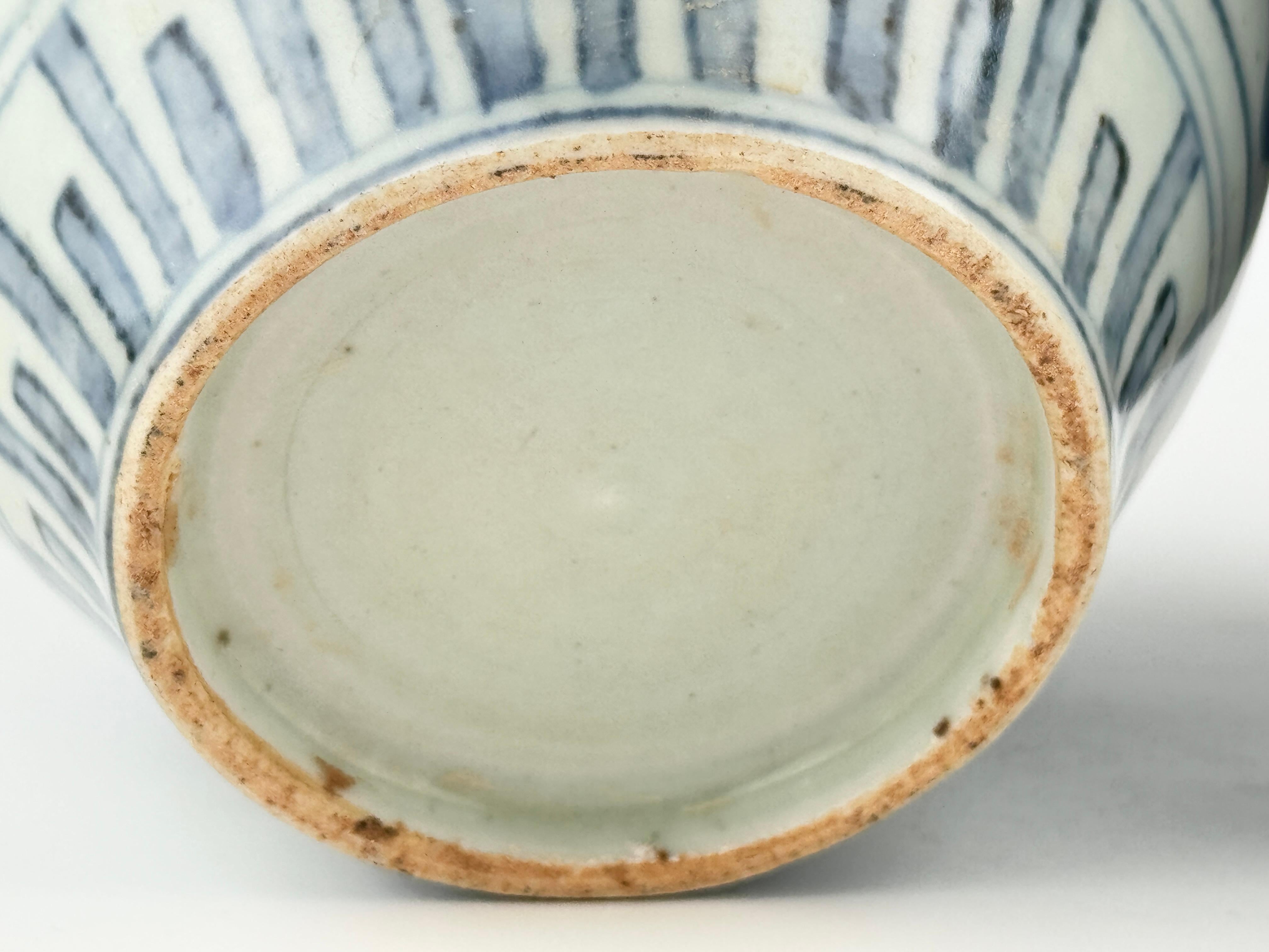 Jarras azules y blancas con un fénix entre nubes, mediados de la dinastía Ming tardía en venta 11