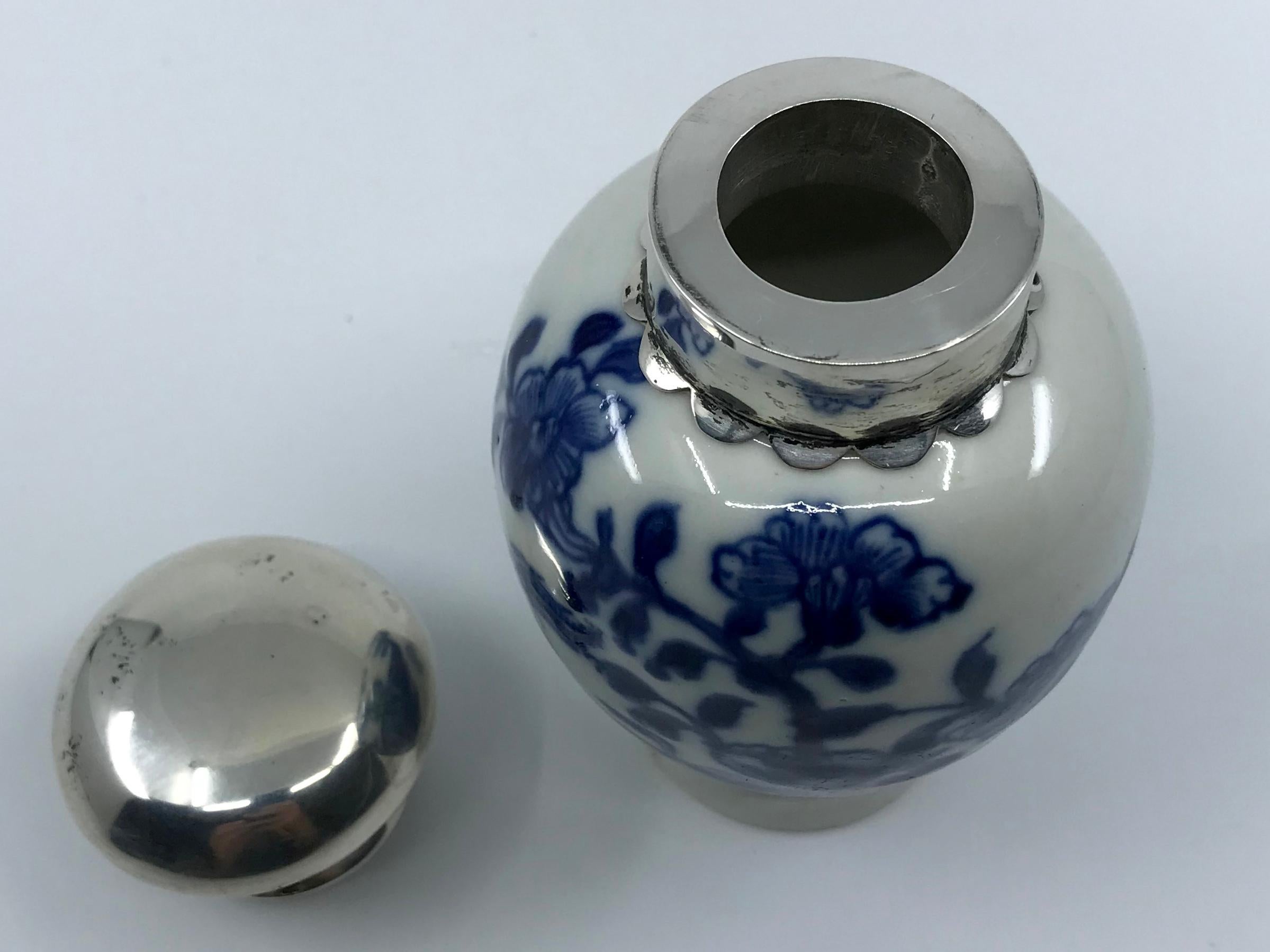 Hand-Painted Blue and White Kang-xi Tea Caddy with Silver Stopper For Sale