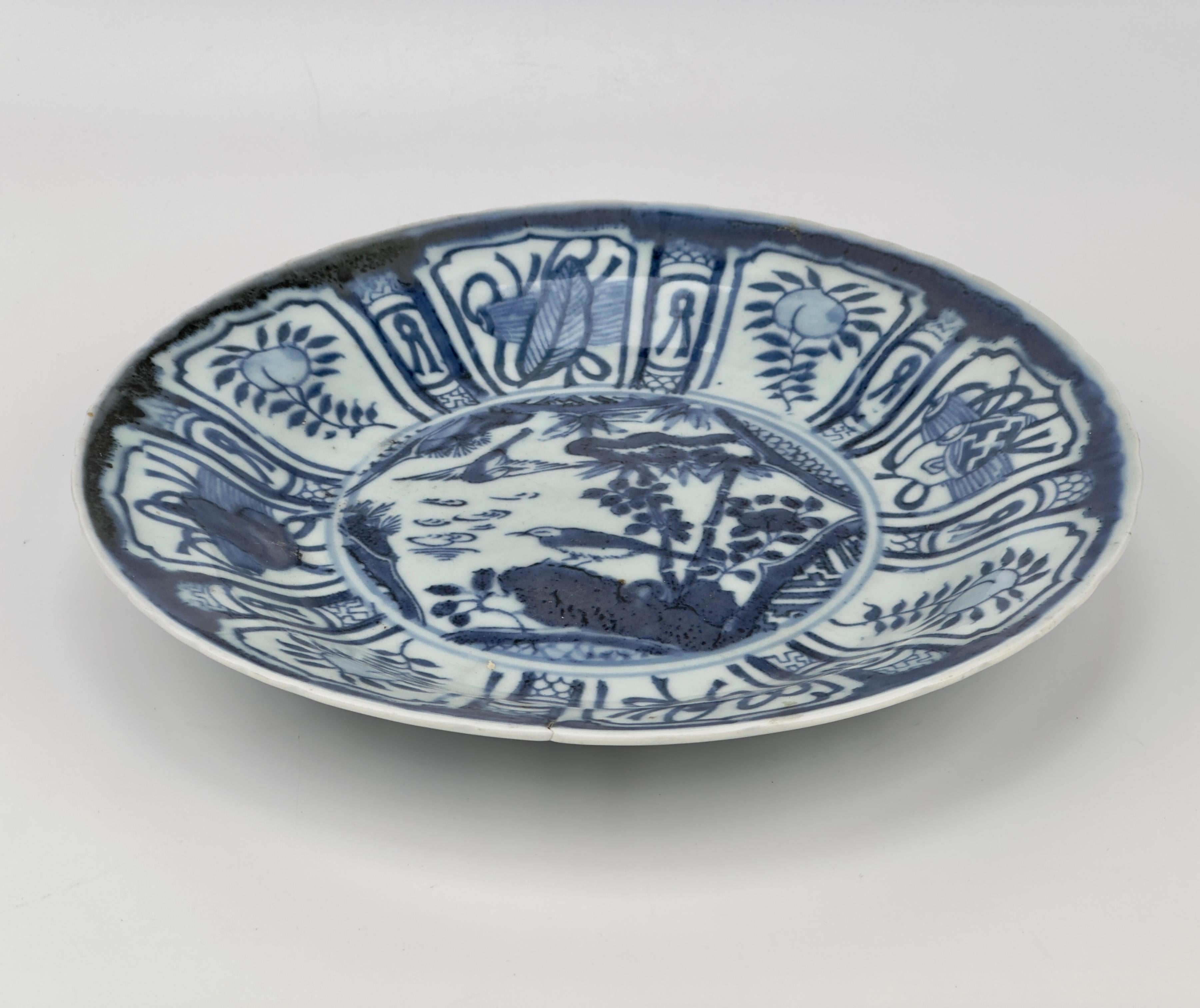 Glazed Blue And White Kraak Plate, Late Ming Dynasty For Sale