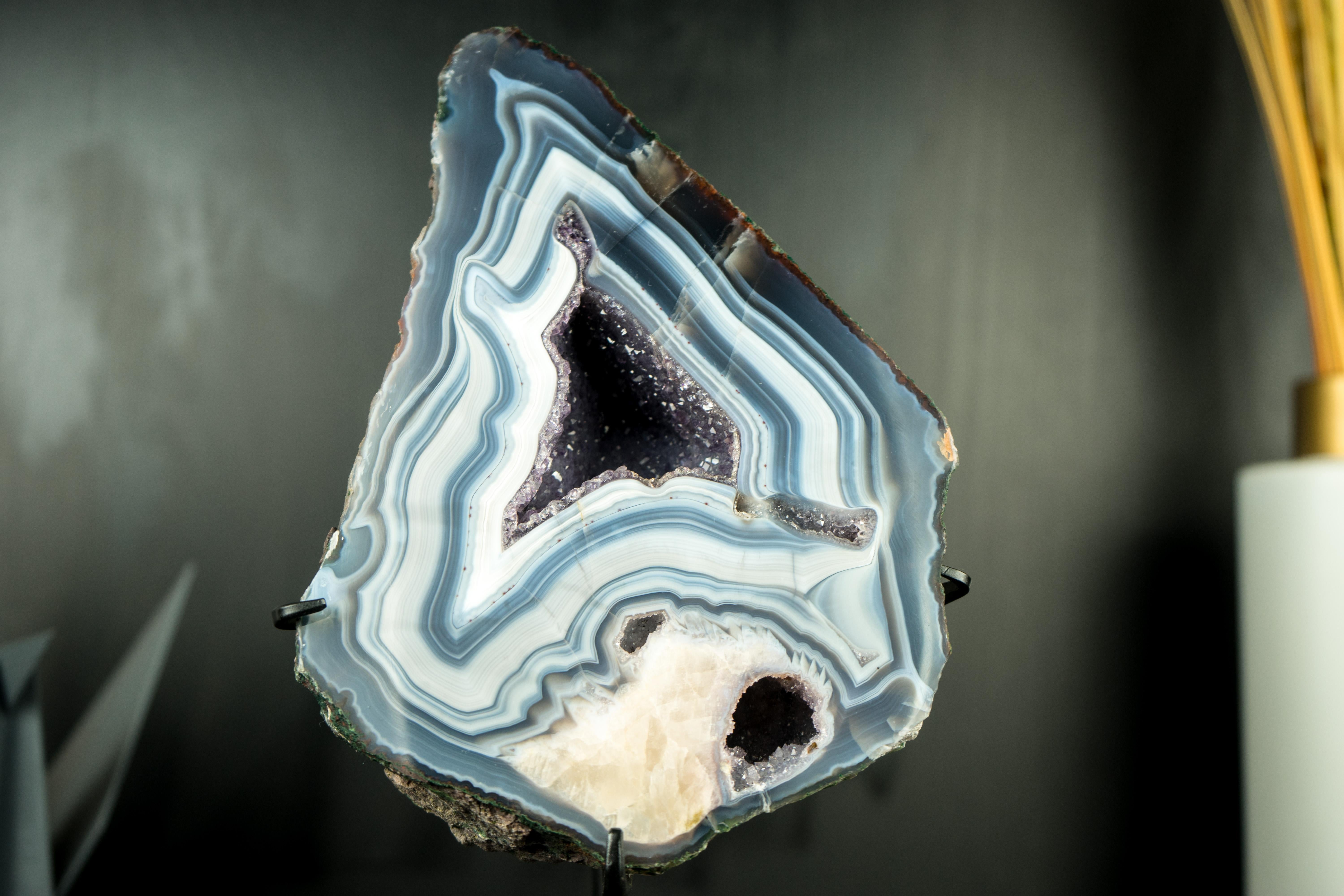 Blue and White Lace Agate Geode with Calcite Flower Inclusion: A Rare Agate For Sale 8