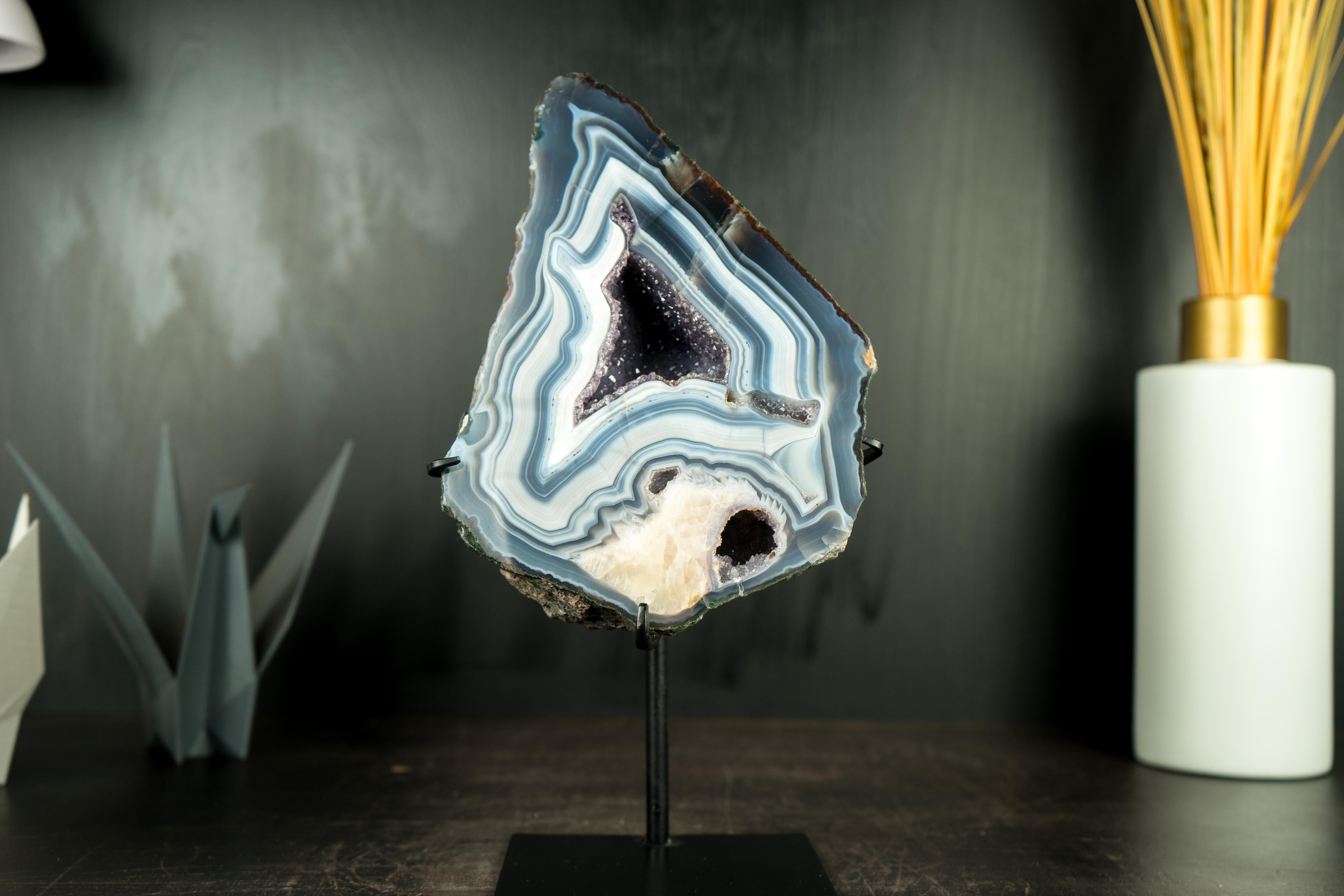 Collector's Blue Lace Agate Geode: A Harmonious Agate with Rare Formation, Bold White and Blue Laces, and a Calcite Flower Inclusion

▫️ Description

An artwork crafted by nature, this rare and remarkable Agate Geode has beautifully taken the shape
