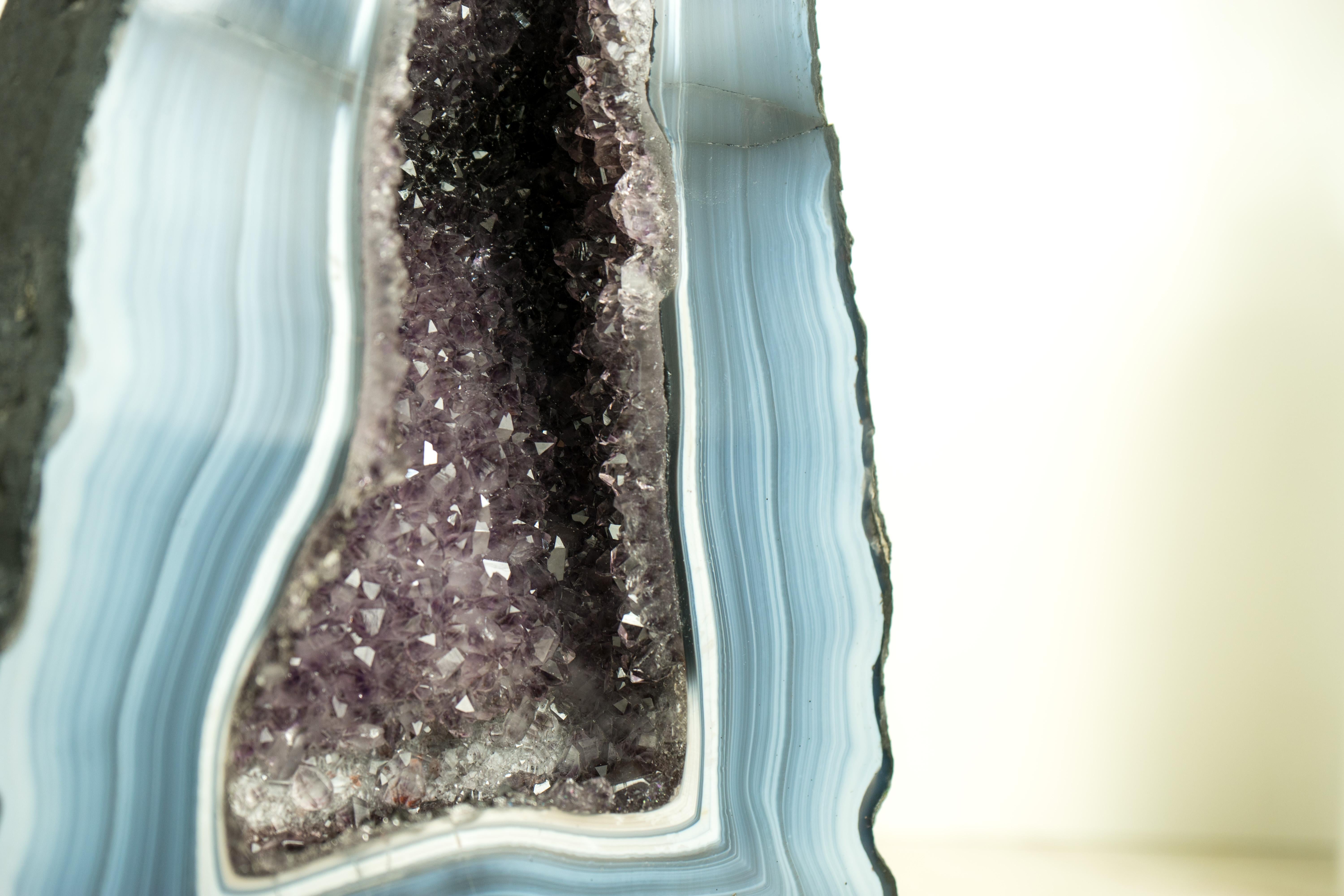 Geode di Agata Pizzo blu e bianco con disegni a strisce unici e Druzy di Ametista in vendita 6