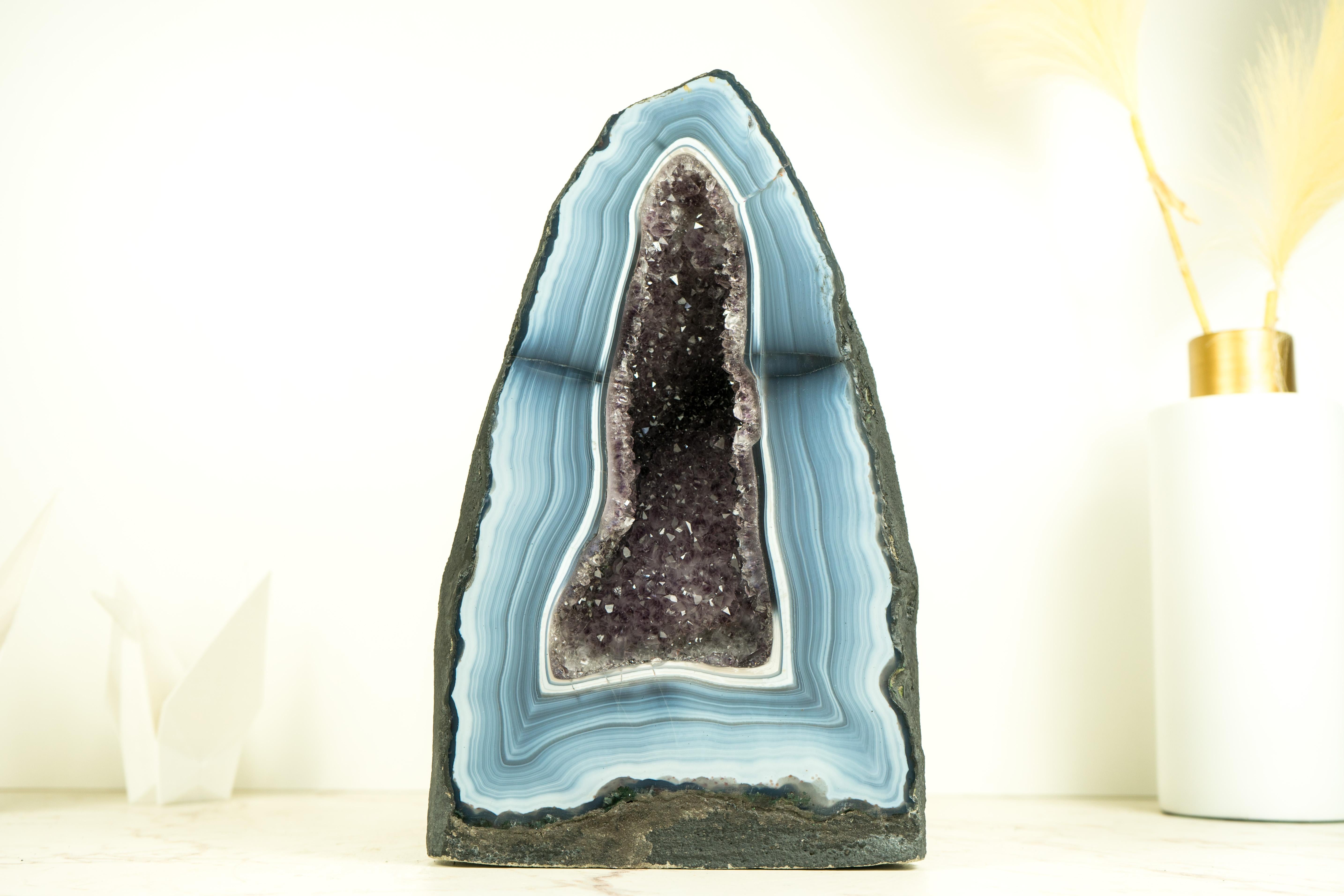 Geode di Agata Pizzo blu e bianco con disegni a strisce unici e Druzy di Ametista in vendita 3
