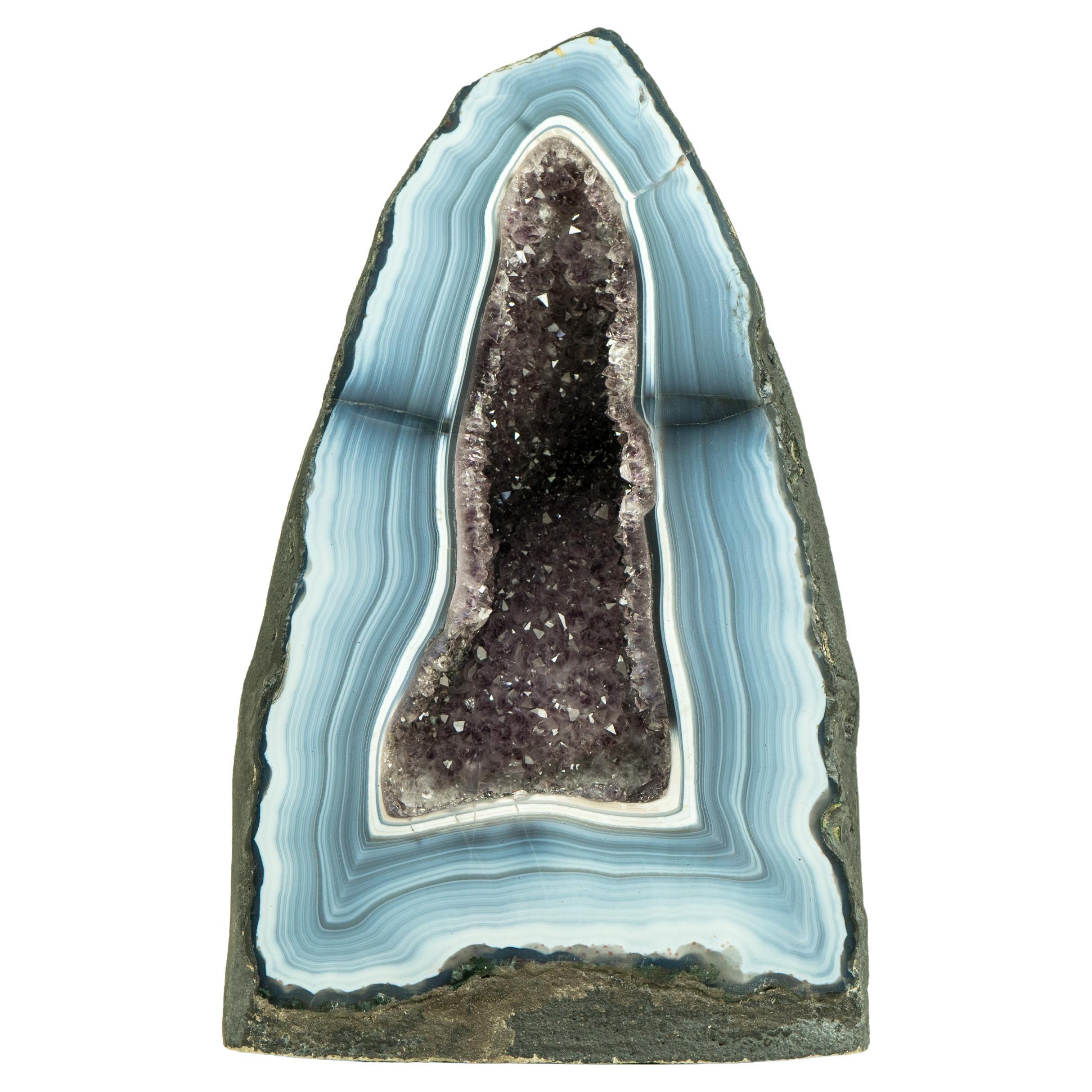Geode di Agata Pizzo blu e bianco con disegni a strisce unici e Druzy di Ametista