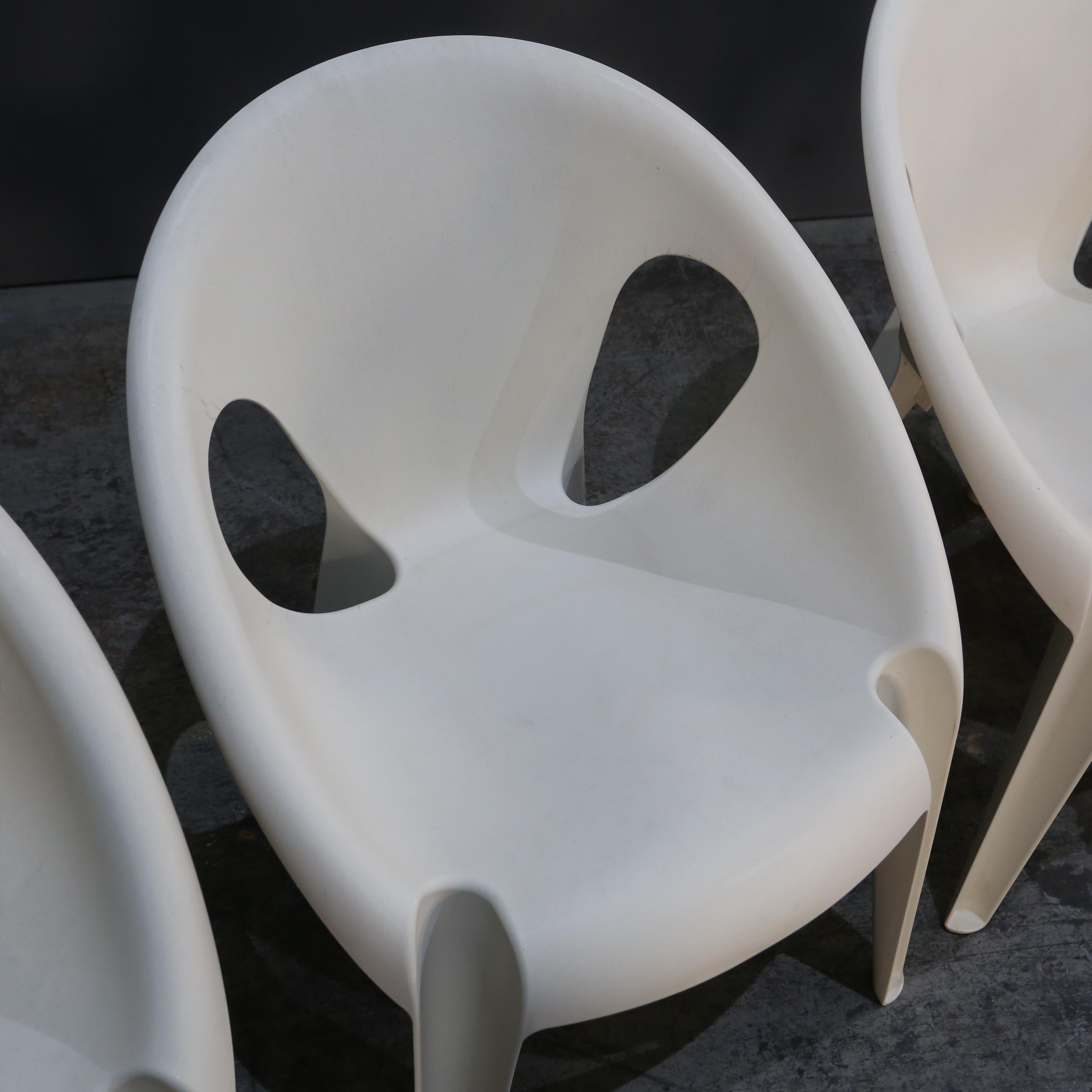 Chaises cloche Magis bleues et blanches de Konstantin Grcic, ensemble de huit en vente 2
