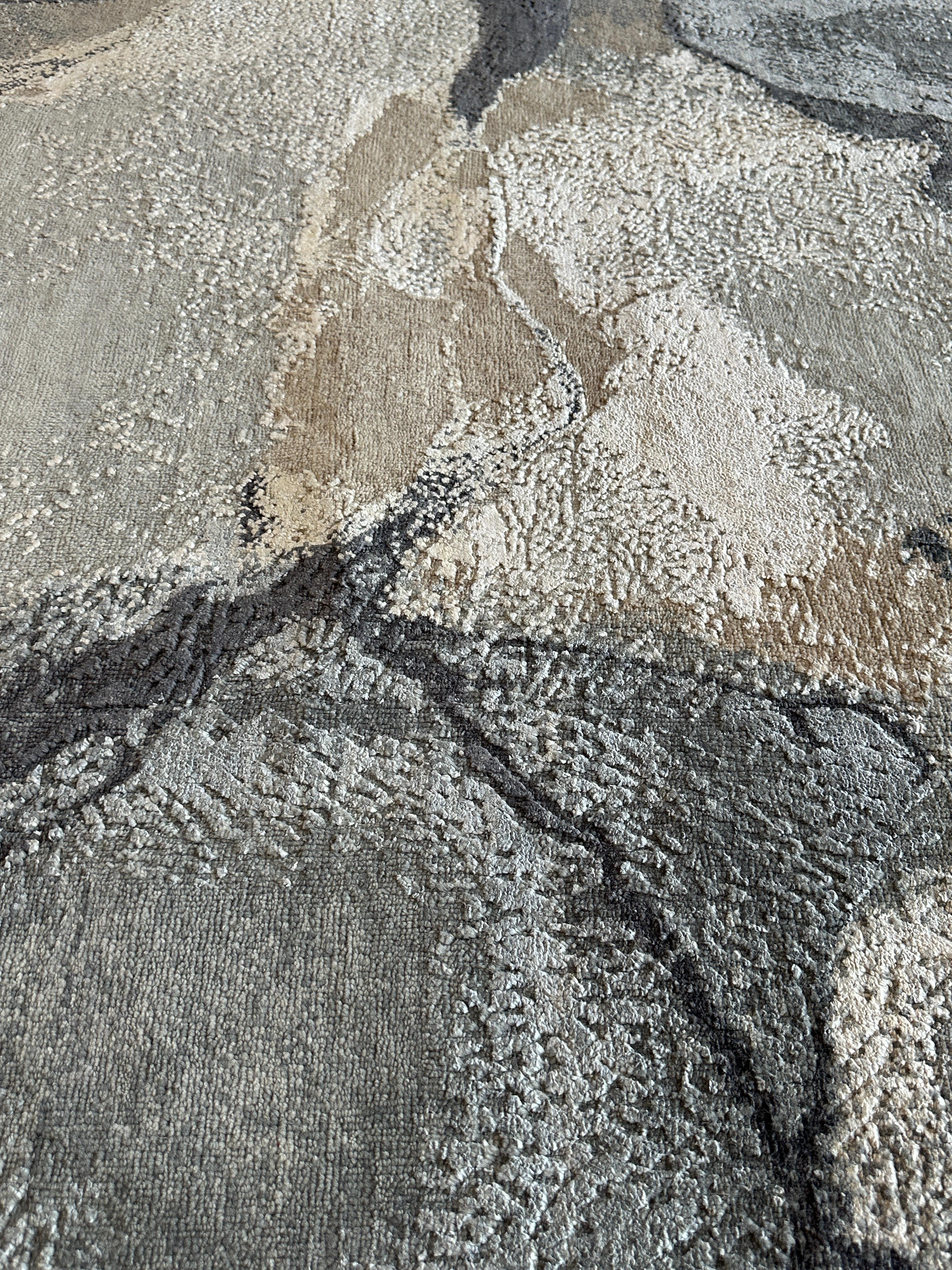 Blue and White Modern Silk and Wool Rug In New Condition For Sale In West Hollywood, CA