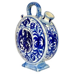 Blu e bianco a forma di luna  Chevrette o brocca d'acqua in terracotta