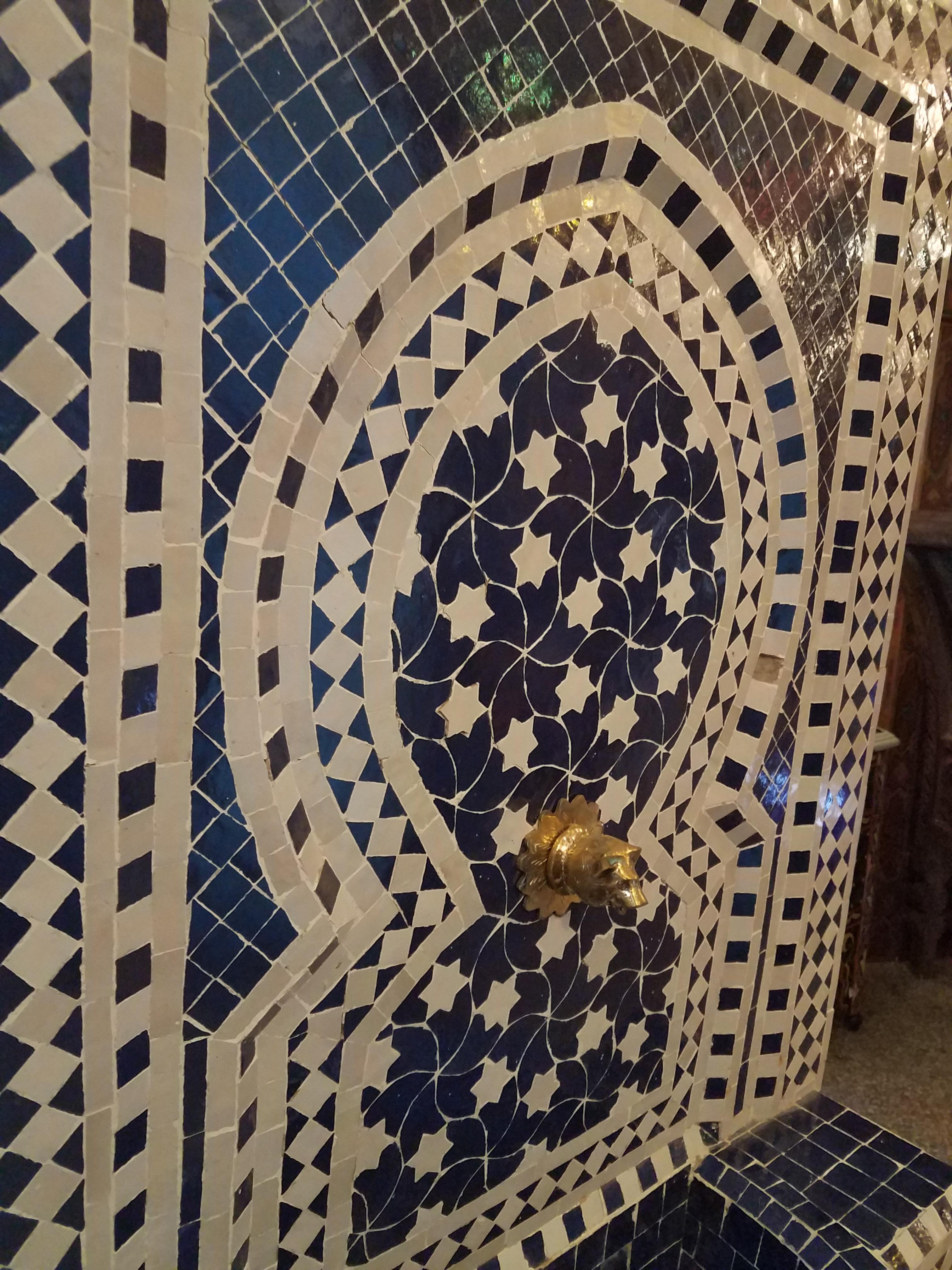 Blue and White Moroccan Mosaic Tile Fountain, Rafraf In New Condition For Sale In Orlando, FL