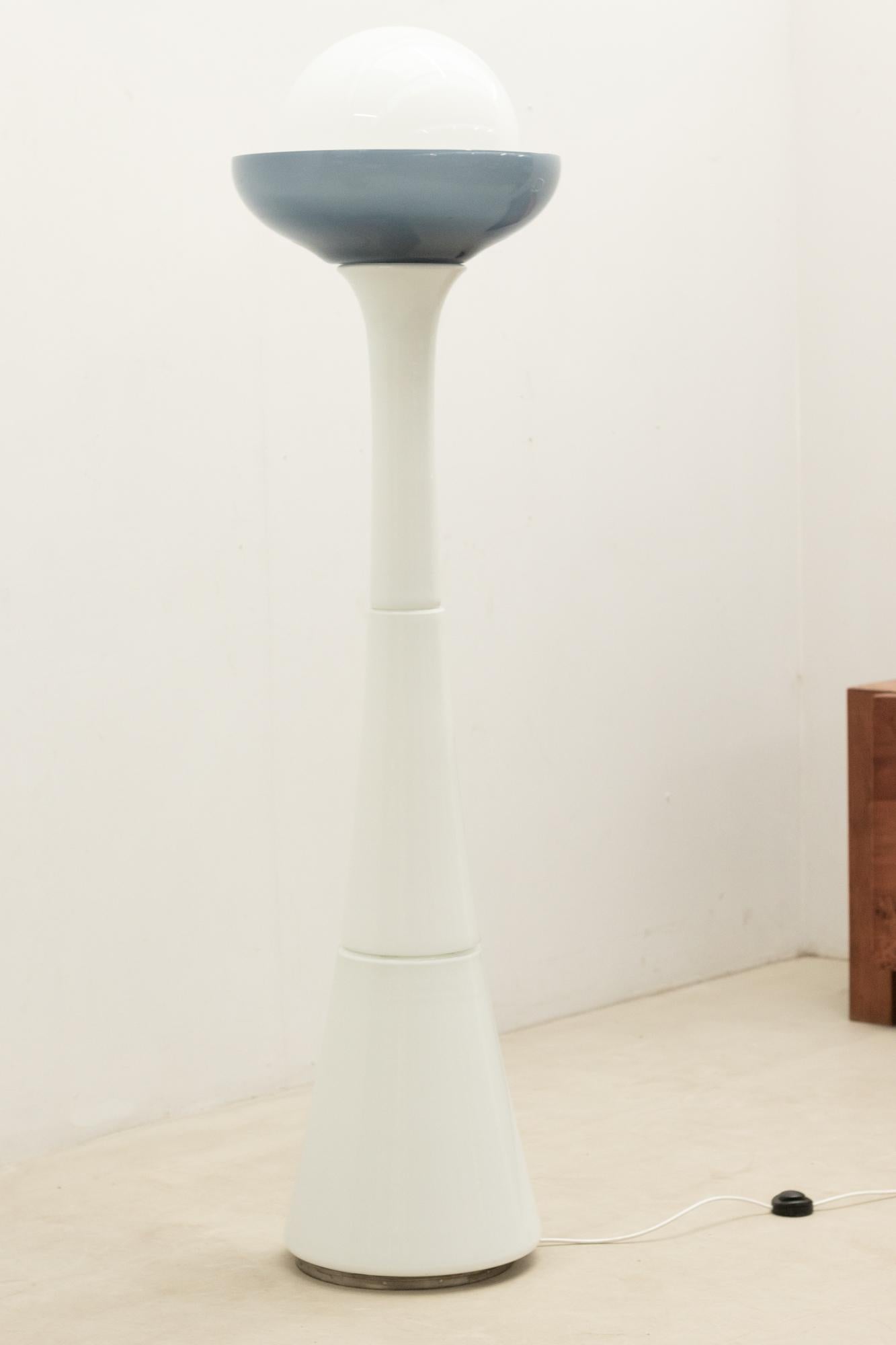 Blue and White Murano Glass Floor Lamp attr. to Carlo Nason for Selenova, 1960s In Good Condition For Sale In Brussels, BE