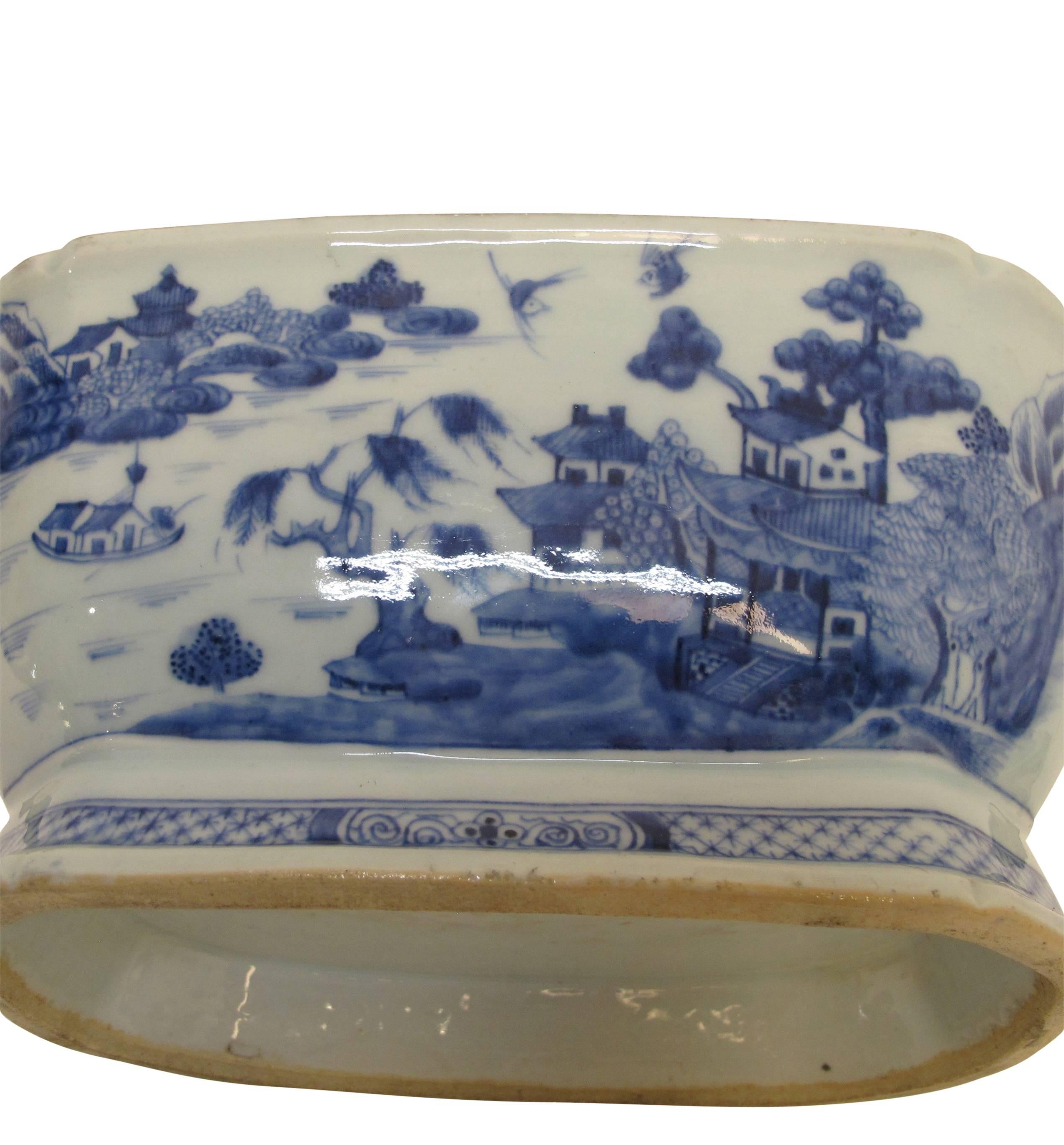 Blue and White Nanking Ware Tureen, Chinese Export 19th Century In Good Condition In San Francisco, CA