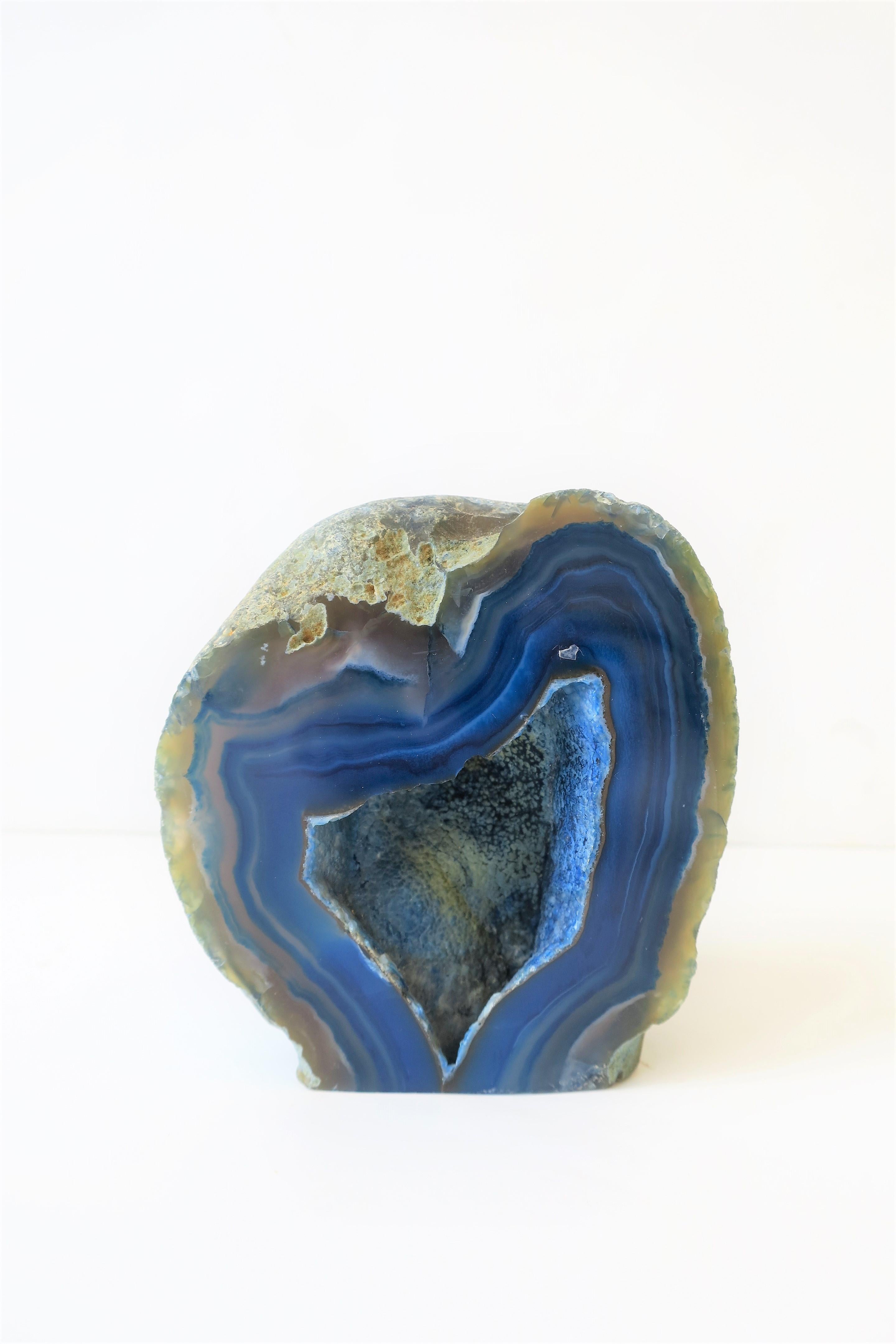 Blue and White Onyx Agate Geode Natural Sculpture Piece In Good Condition In New York, NY