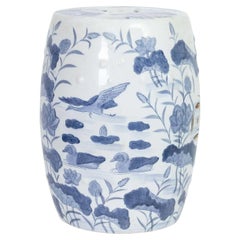 Blau und weiß bemalter Keramik-Gartenhocker