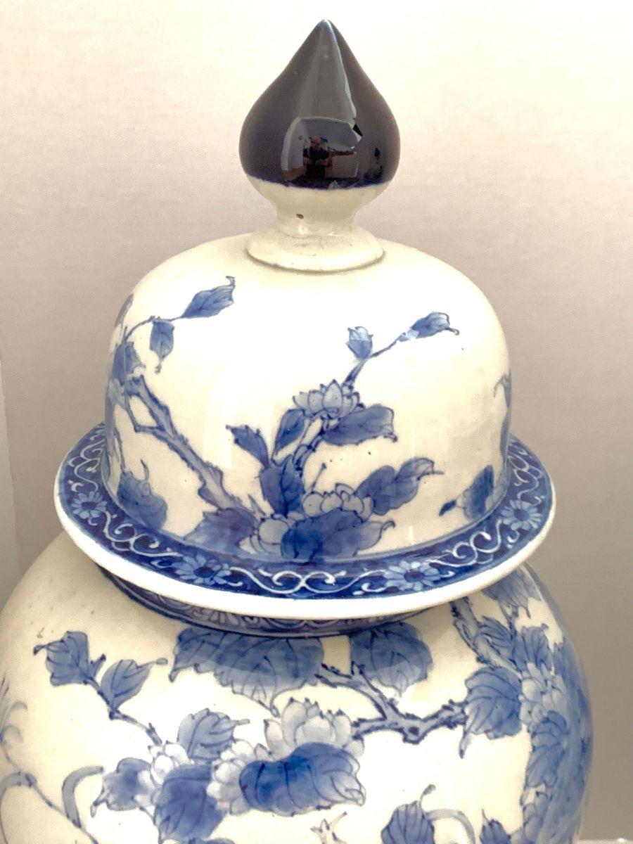 Pair Large Blue and White Jars Japan Meiji Period, Circa 1880 For Sale 2