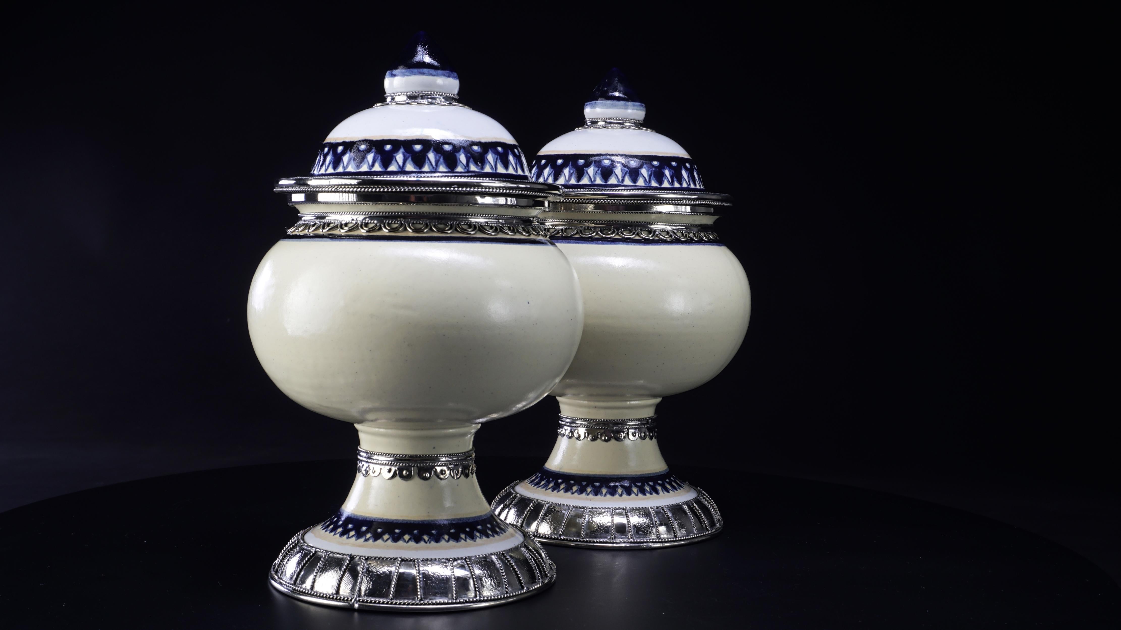 Blue and White Pair off Jars with Cherubs Motives, Ceramic and White Metal In New Condition For Sale In Guadalajara, Jalisco