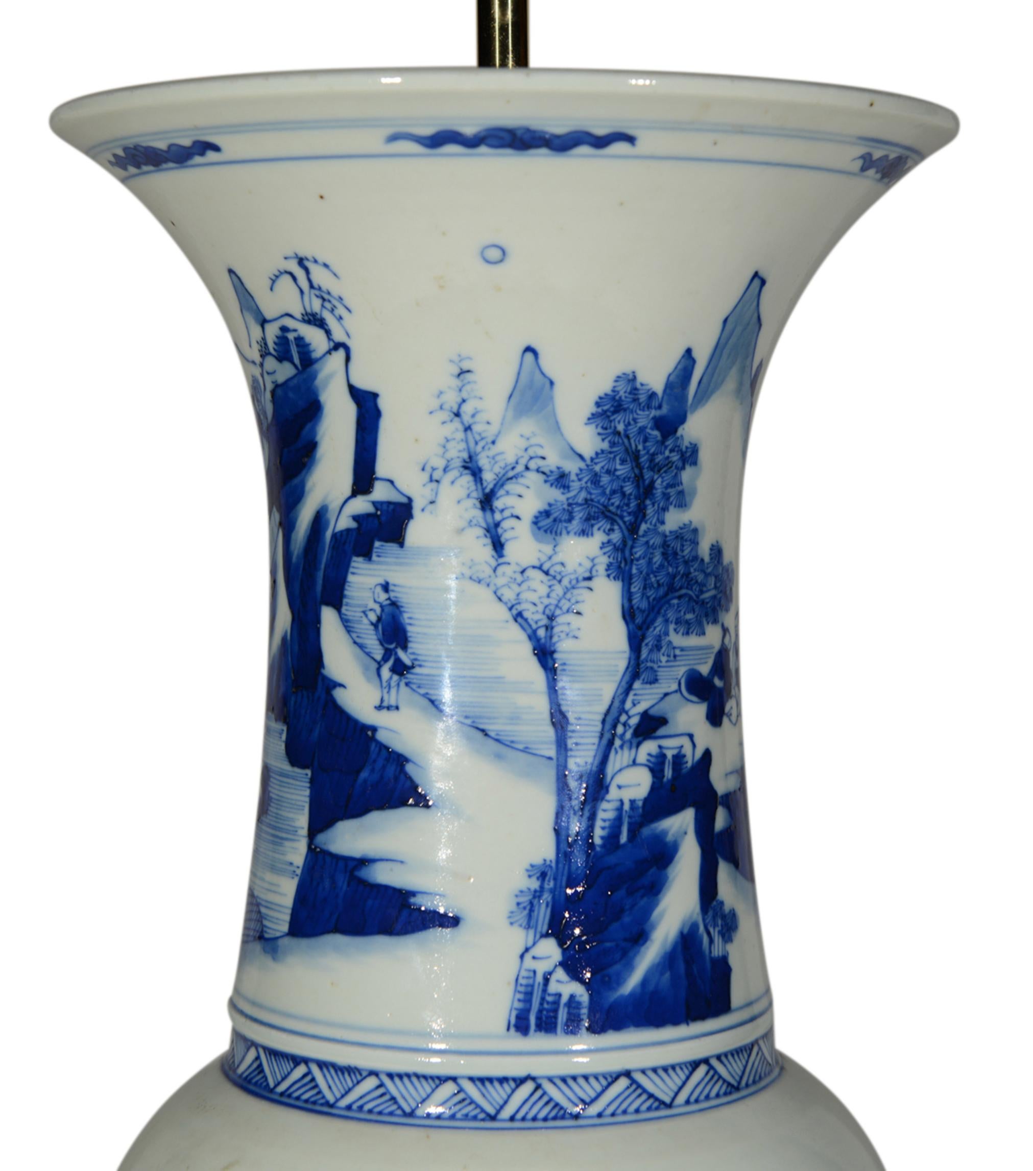 Lámpara de Sobremesa de Porcelana China del Siglo XX Cola de Fénix Azul y Blanca Chino en venta