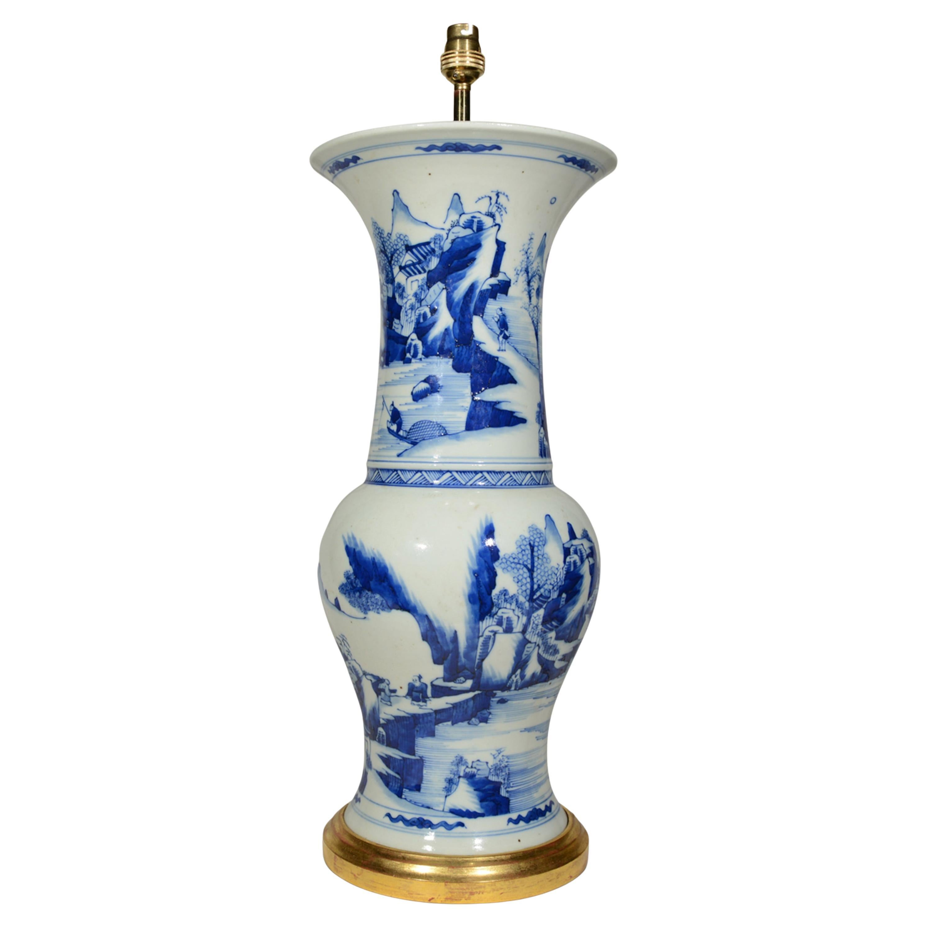 Lámpara de Sobremesa de Porcelana China del Siglo XX Cola de Fénix Azul y Blanca
