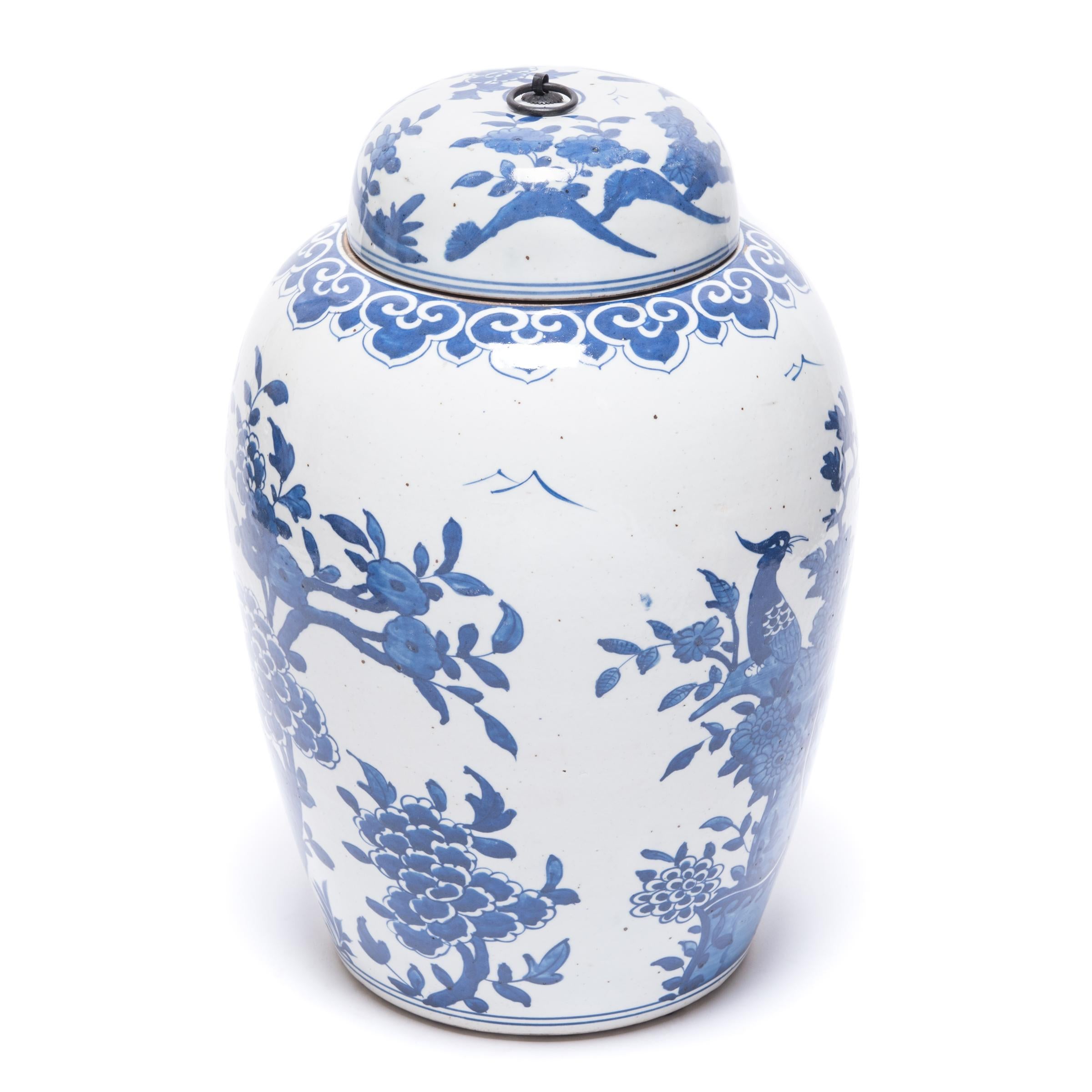 Vernissé Jarre à feuilles de thé chinoise bleue et blanche en vente