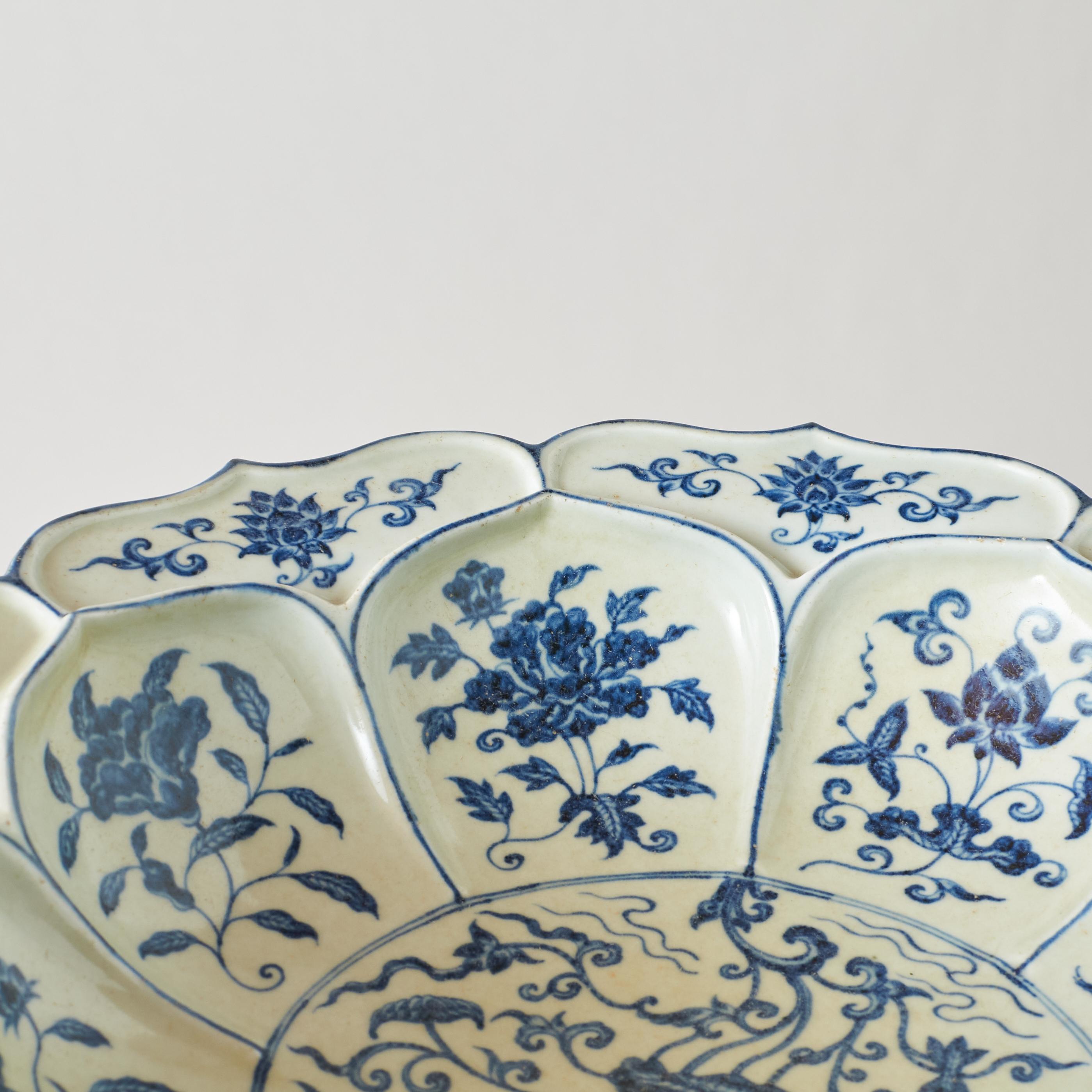 Ceramic Blue and White Plate with Interlocking Lotus Stem Design For Sale