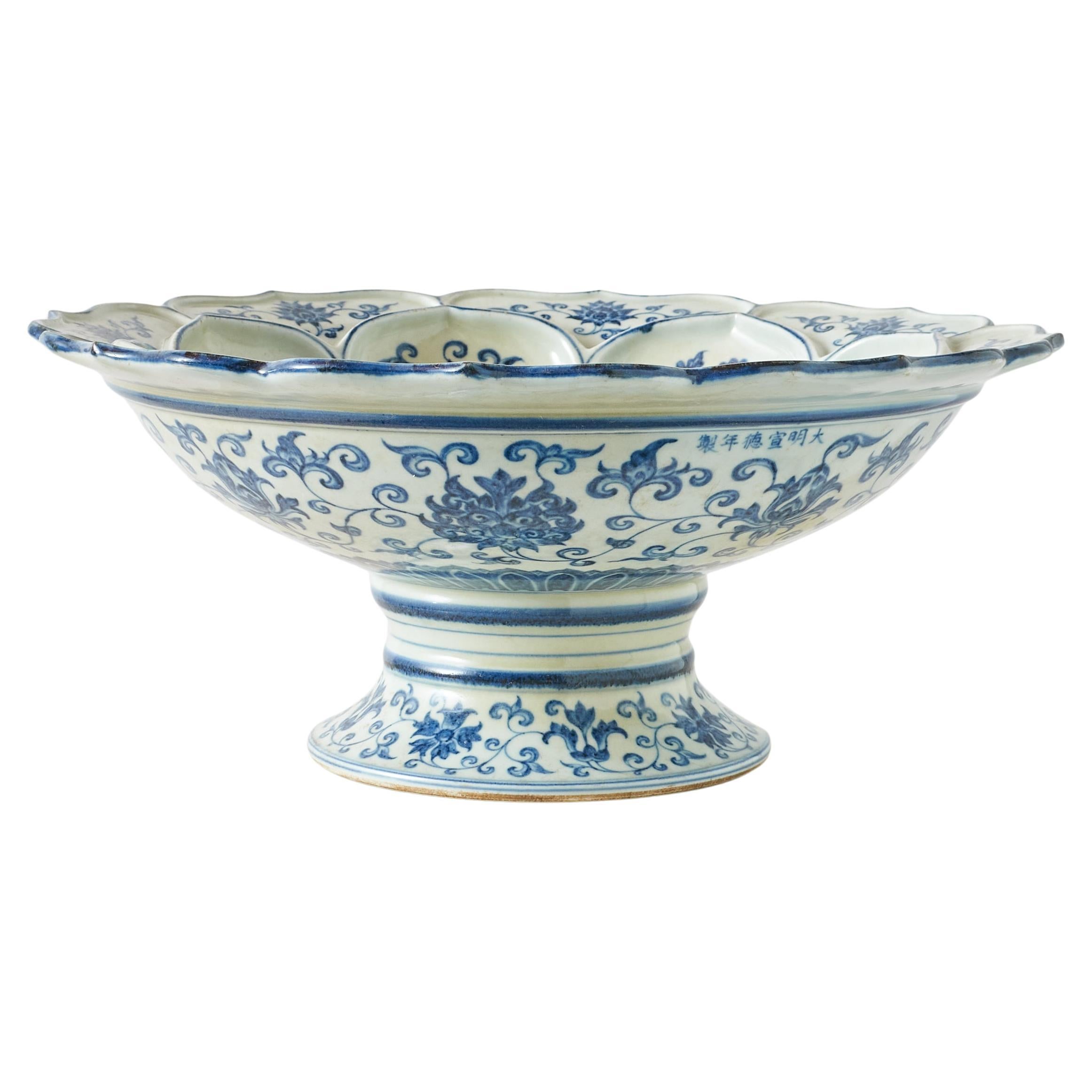 Blue and White Plate with Interlocking Lotus Stem Design For Sale