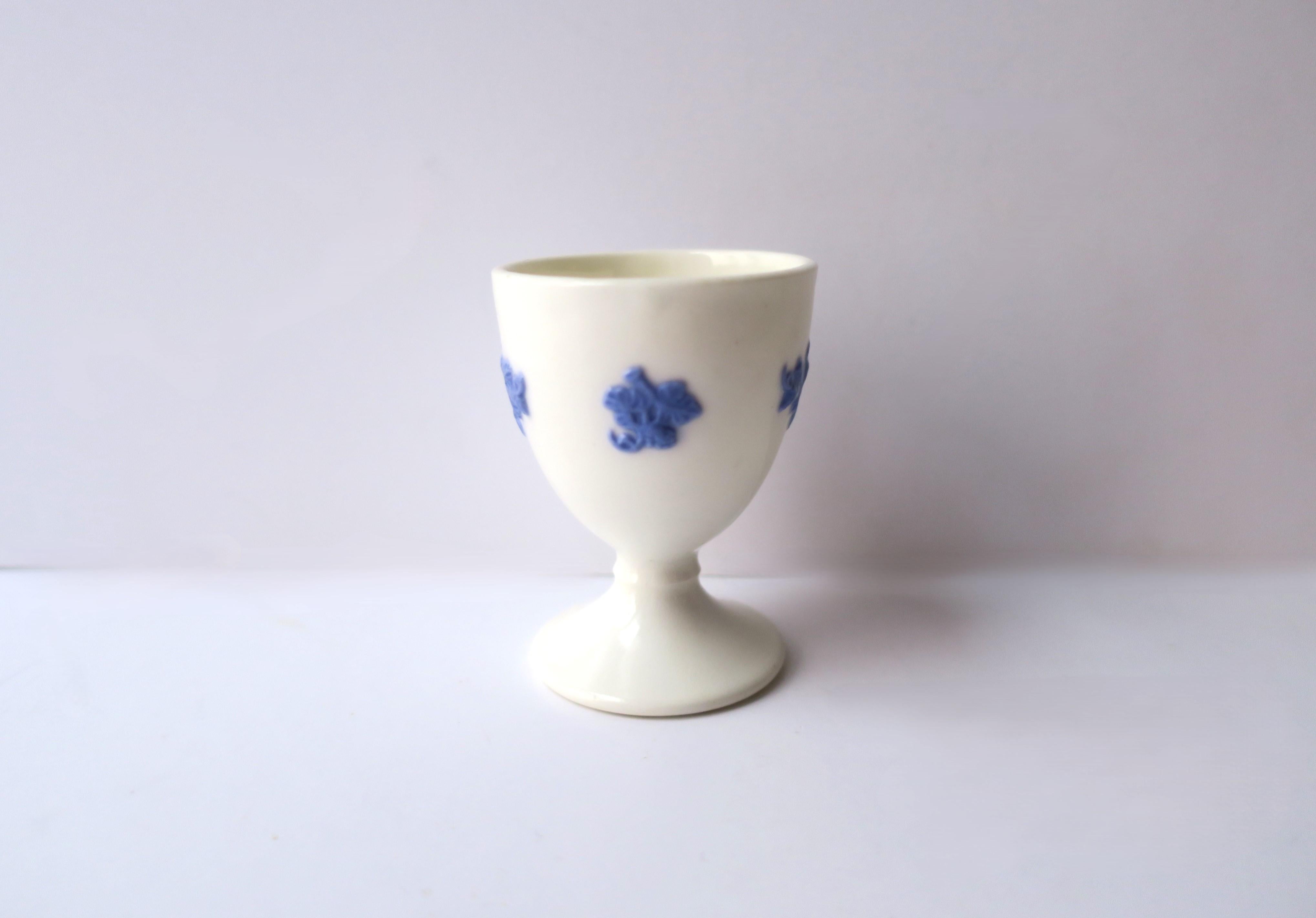 Blue and White Porcelain Egg Holder Cup For Sale 2