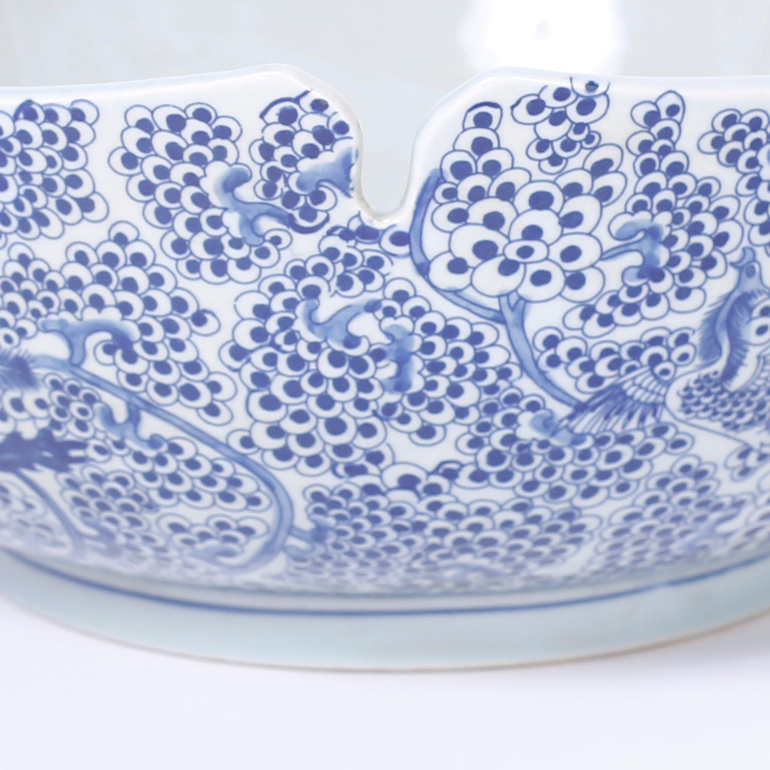 Blue and White Porcelain Fruit Bowl im Zustand „Gut“ in Palm Beach, FL
