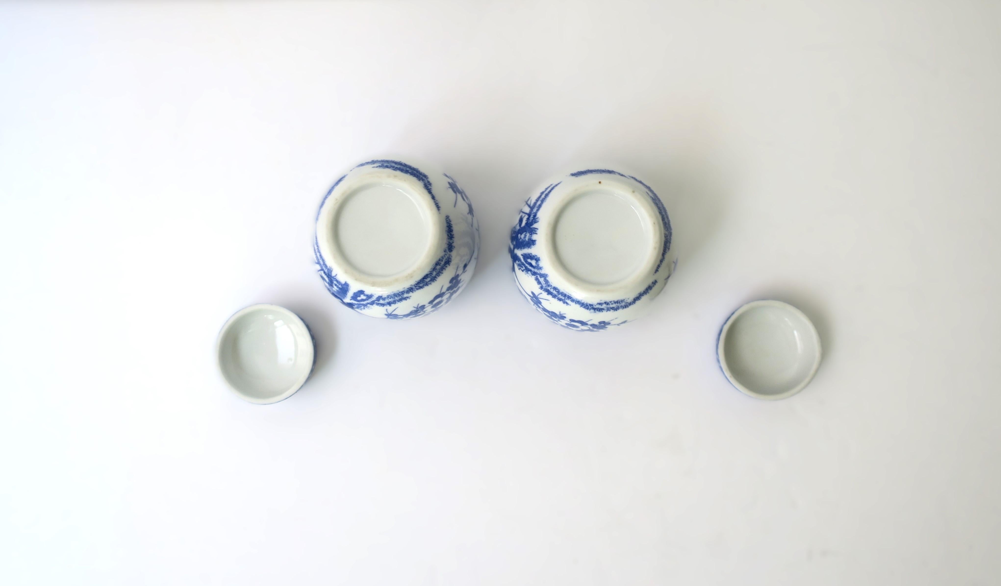 Vasetti di zenzero in porcellana bianca e blu, coppia in vendita 4