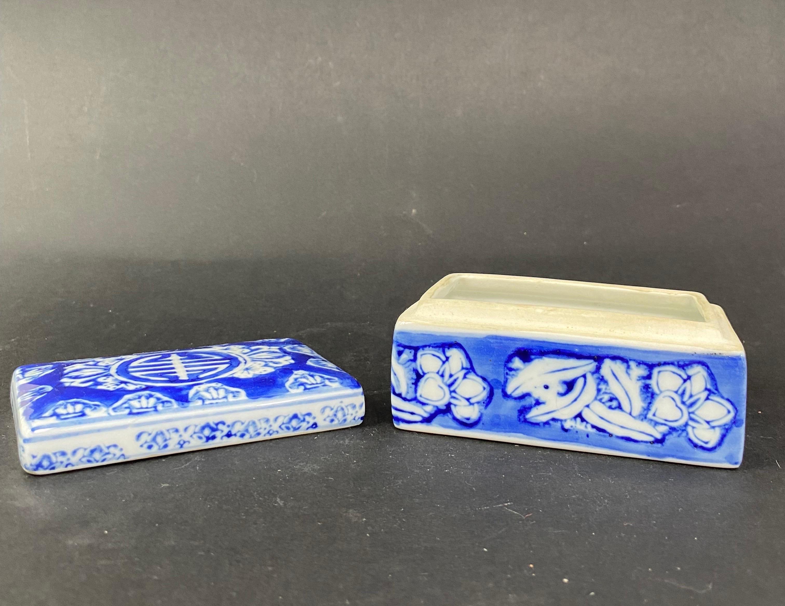 Blue and White Porcelain Ink Writing Jewerly Box - China 1900 Asian art XXth For Sale 5